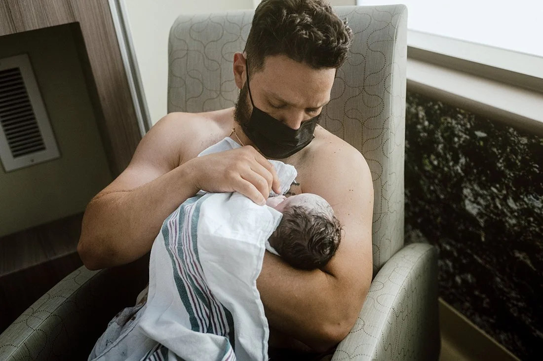 dad skin to skin birth photography in toronto hospital