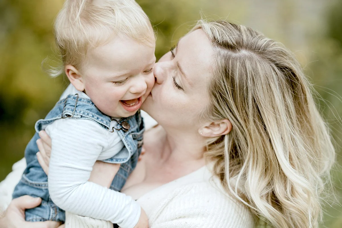 mom with baby outdoor photo ideas