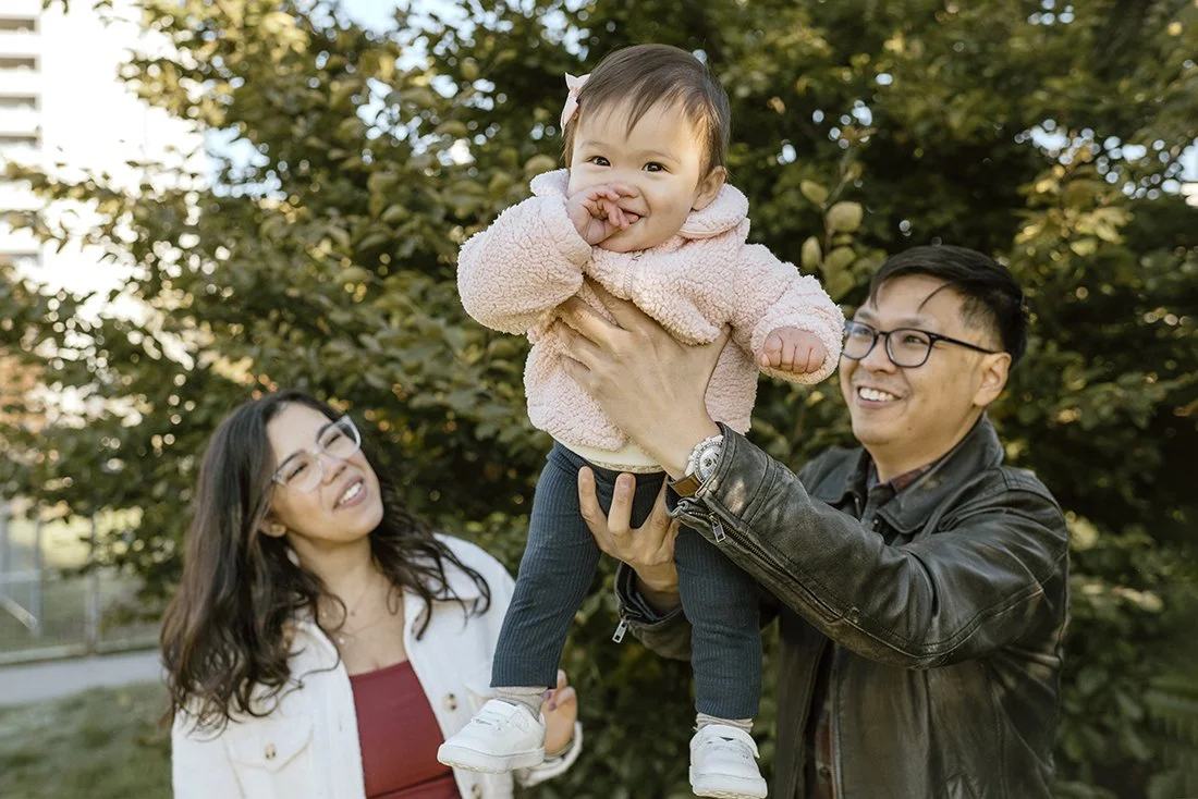 mom dad and baby outdoor fall photos in north york toronto