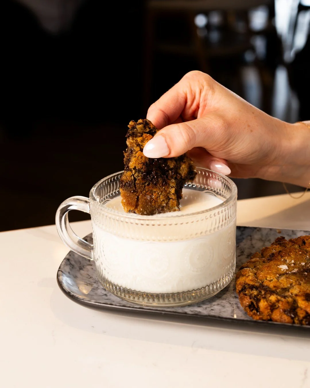 A classic duo, elevated 🍪🥛

Two jumbo chocolate chip cookies, a sprinkle of Maldon salt, and the perfect sweet ending to your Sea Smoke experience.