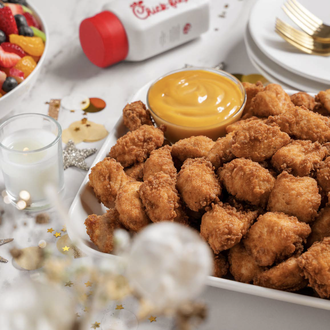 catering-lifestyle-image-new-year's-tablescape-2-1_1_master-2ktnx (1).png