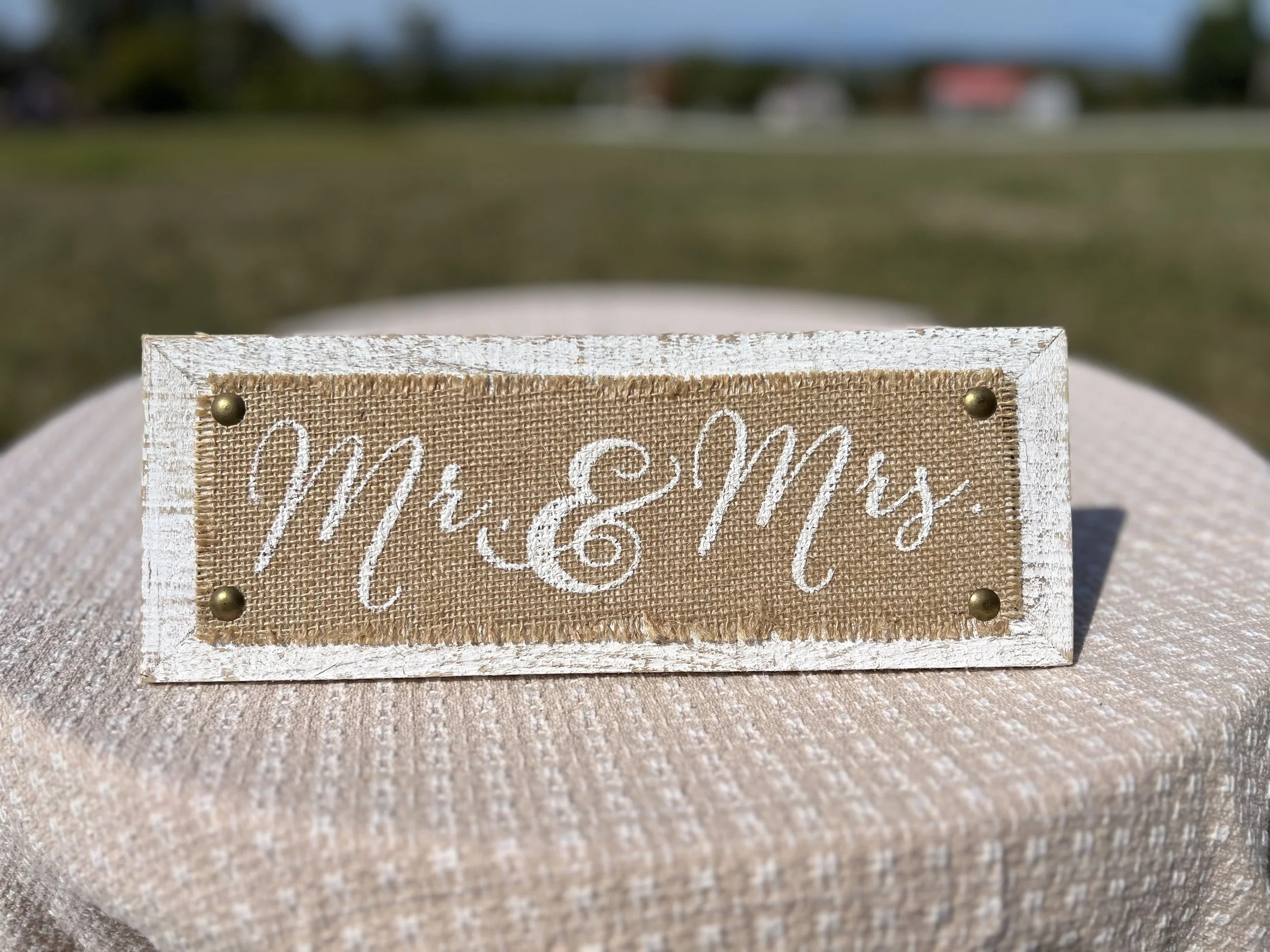 Mr & Mrs Sign
