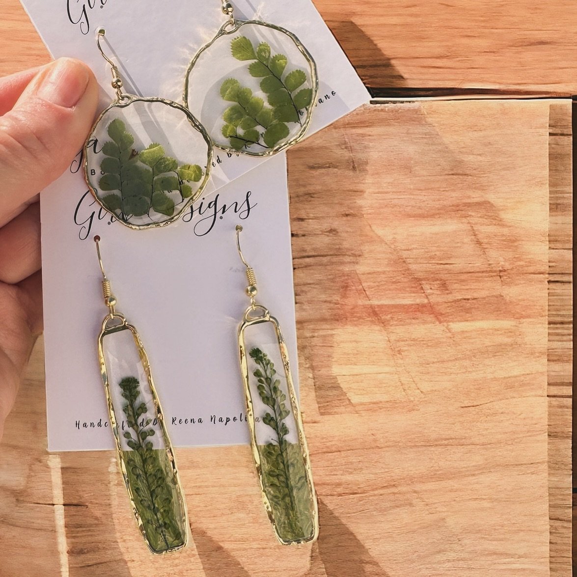 I love the way this custom came out! Off to New Hampshire today! 

 #botanical #wearableart #gardenstate #hypoallergenic #unique #oneofakind #gardengirl #jewelry #earrings #necklaces #bracelets #hairaccessories #bookmarks #suncatchers #coaster #weddi