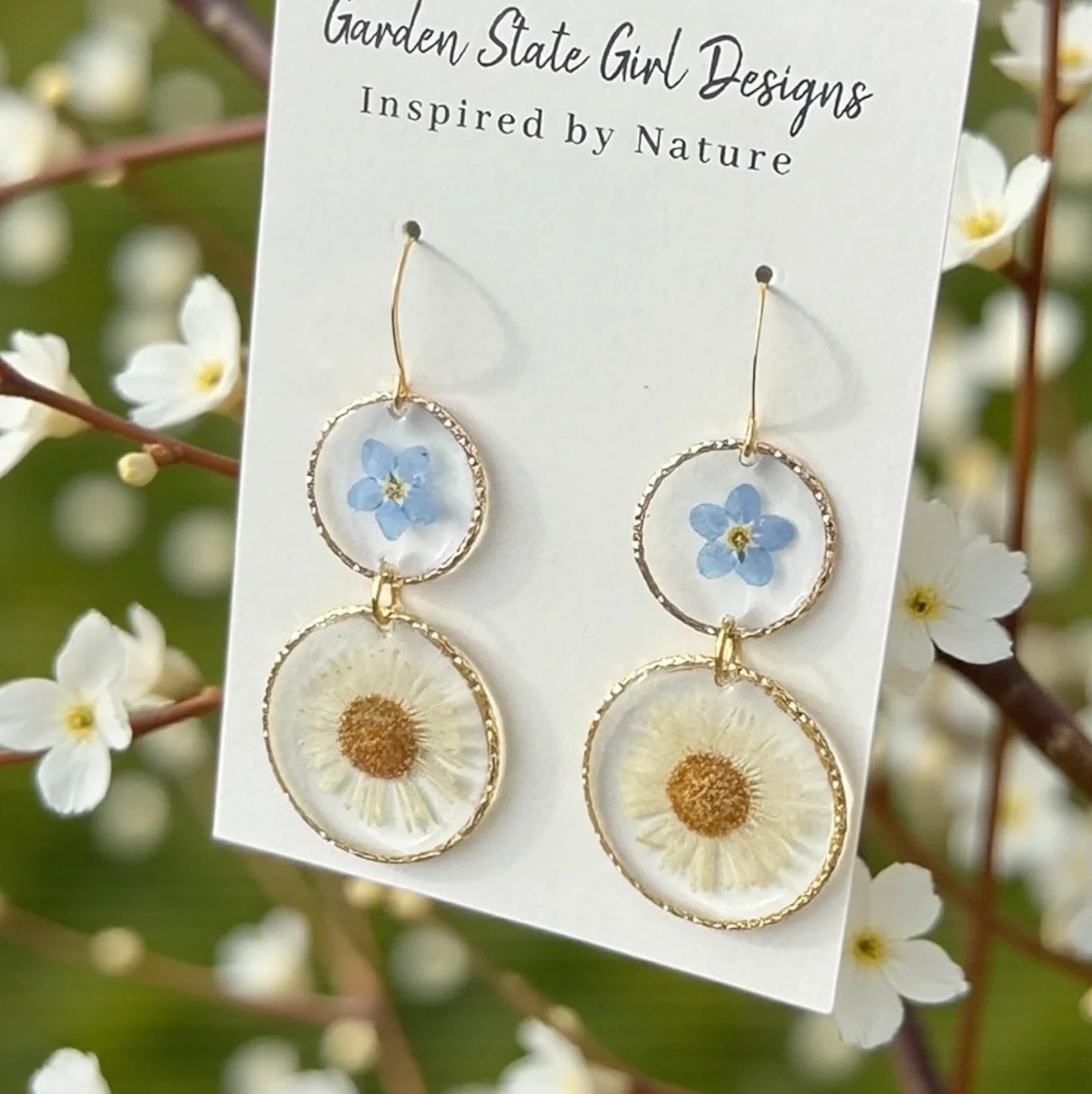 #botanical #wearableart #gardenstate #hypoallergenic #unique #oneofakind #gardenstate #jewelry #earrings #necklaces #bracelets #hairaccessories #bookmarks #suncatchers #crafts #realflowerjewelry
#birthmonthflowers #flowerrings #shopsmall #floralframe