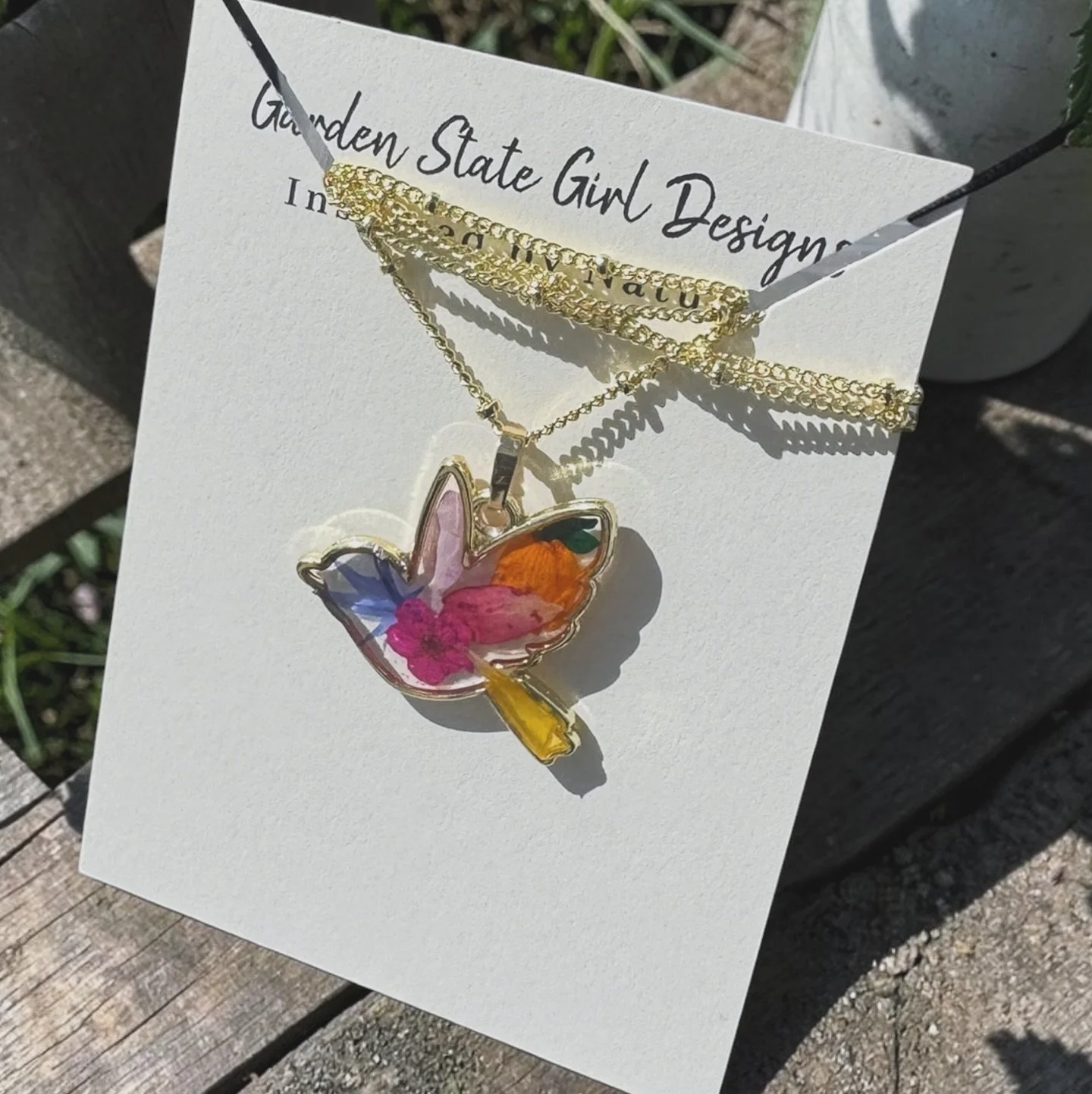 #botanical #wearableart #gardenstate #hypoallergenic #unique #oneofakind #gardenstate #jewelry #earrings #necklaces #bracelets #hairaccessories #bookmarks #suncatchers #crafts #realflowerjewelry
#birthmonthflowers #flowerrings #shopsmall #floralframe