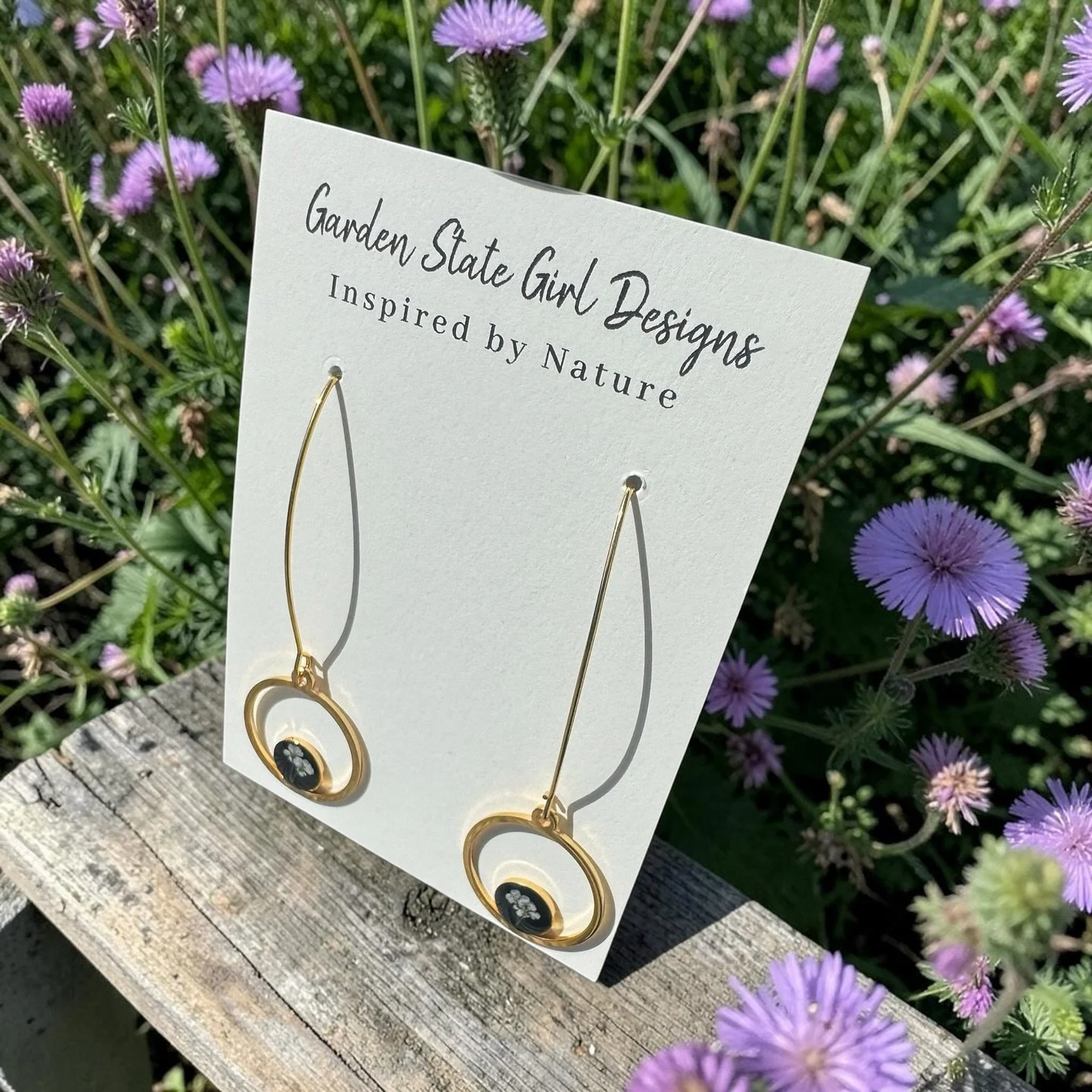 #botanical #wearableart #gardenstate #hypoallergenic #unique #oneofakind #gardenstate #jewelry #earrings #necklaces #bracelets #hairaccessories #bookmarks #suncatchers #crafts #realflowerjewelry
#birthmonthflowers #flowerrings #shopsmall #floralframe