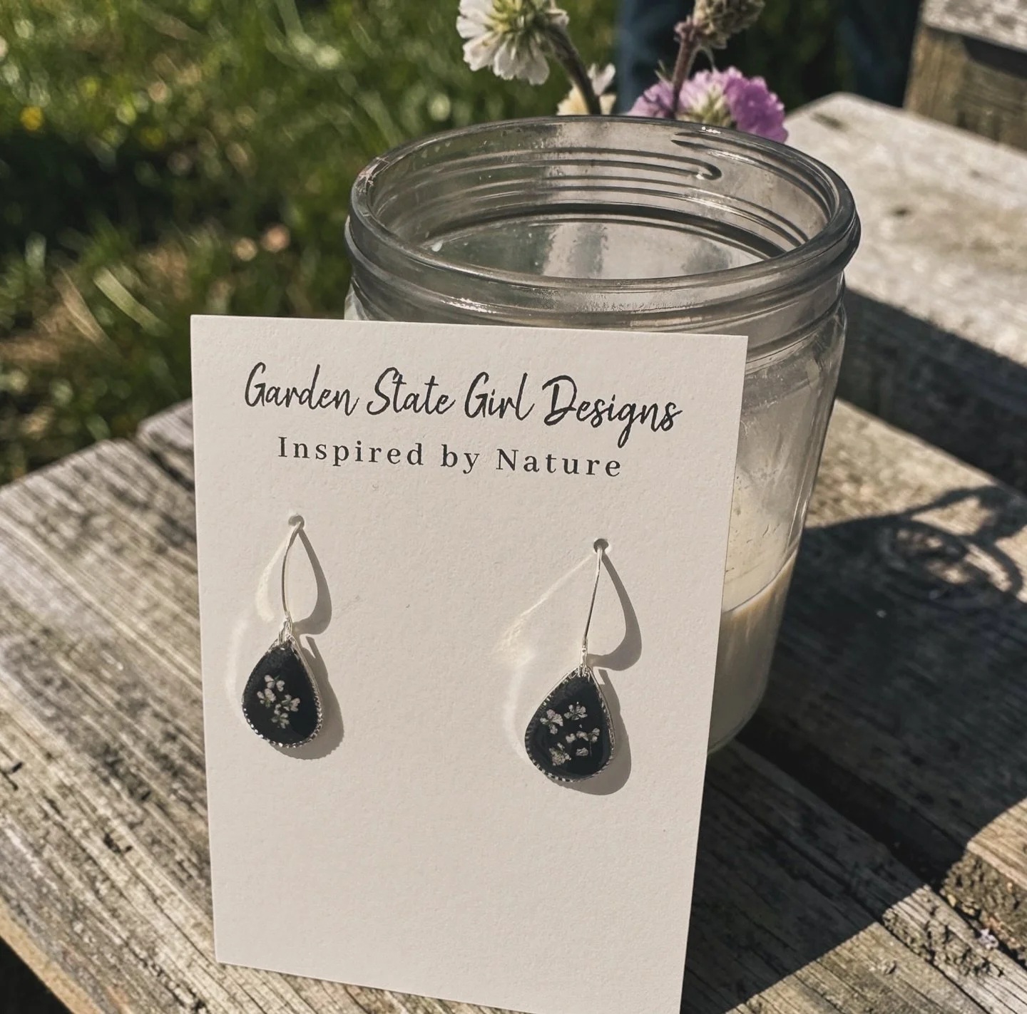 #botanical #wearableart #gardenstate #hypoallergenic #unique #oneofakind #gardenstate #jewelry #earrings #necklaces #bracelets #hairaccessories #bookmarks #suncatchers #crafts #realflowerjewelry
#birthmonthflowers #flowerrings #shopsmall #floralframe