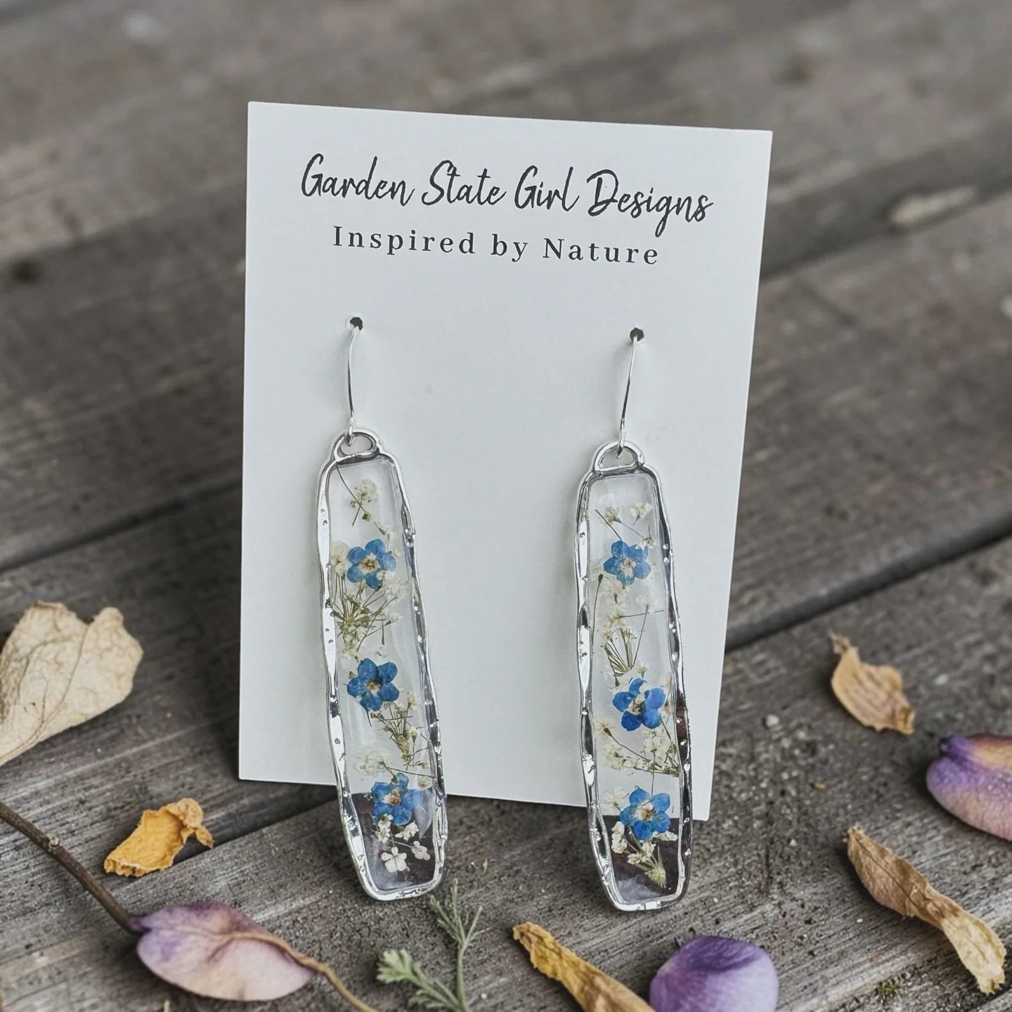 #botanical #wearableart #gardenstate #hypoallergenic #unique #oneofakind #gardenstate #jewelry #earrings #necklaces #bracelets #hairaccessories #bookmarks #suncatchers #crafts #realflowerjewelry
#birthmonthflowers #flowerrings #shopsmall #floralframe