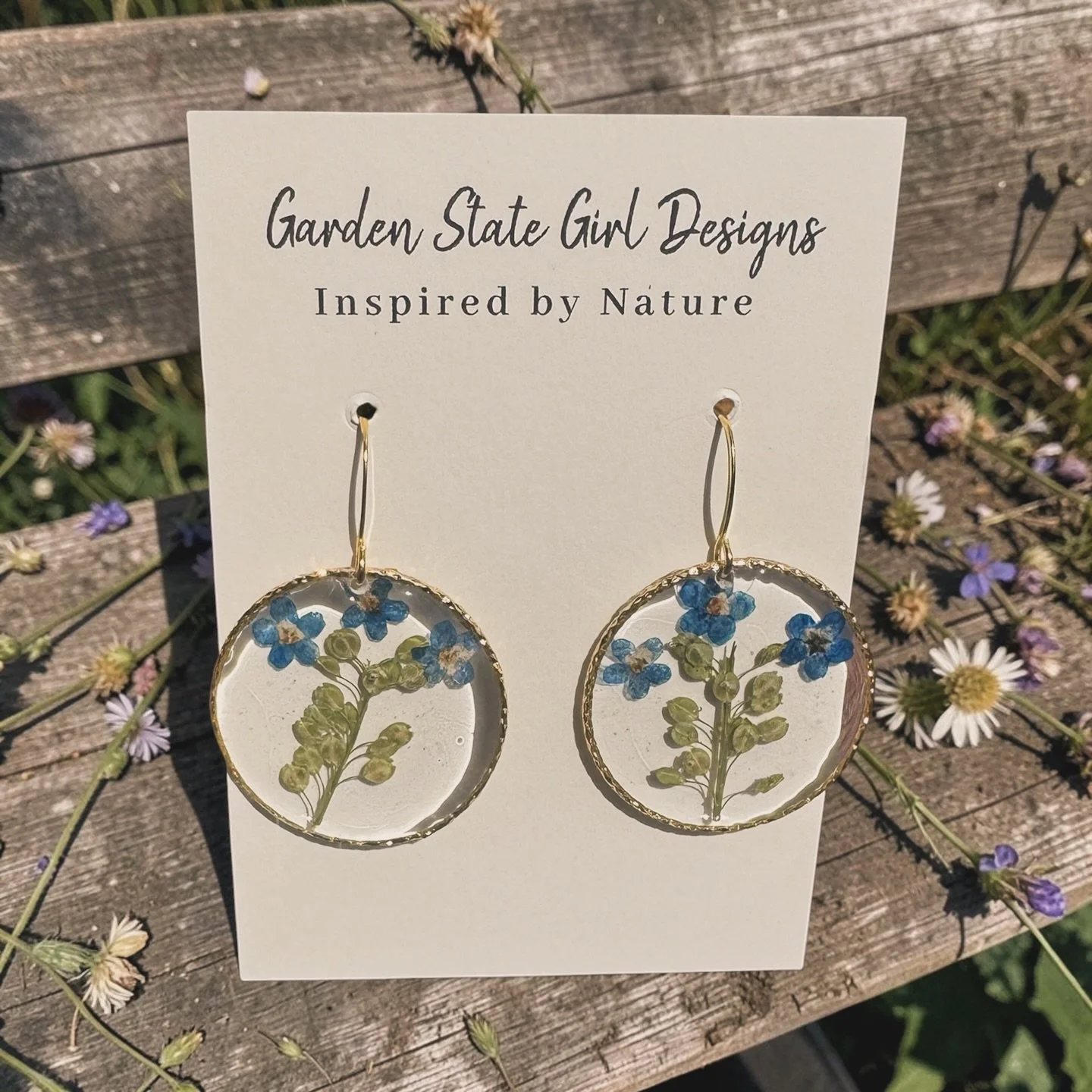 #botanical #wearableart #gardenstate #hypoallergenic #unique #oneofakind #gardenstate #jewelry #earrings #necklaces #bracelets #hairaccessories #bookmarks #suncatchers #crafts #realflowerjewelry
#birthmonthflowers #flowerrings #shopsmall #floralframe