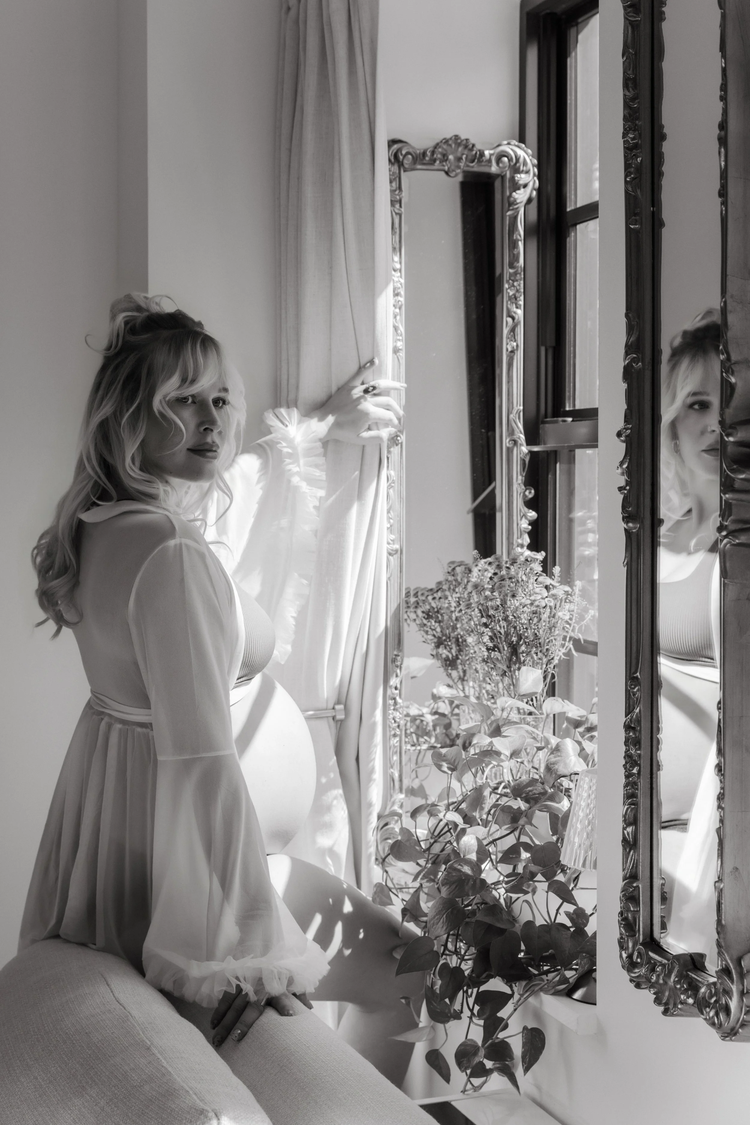 nyc-maternity-family-portrait-lifestyle-in-home-brooklyn-maison-mancel.jpg