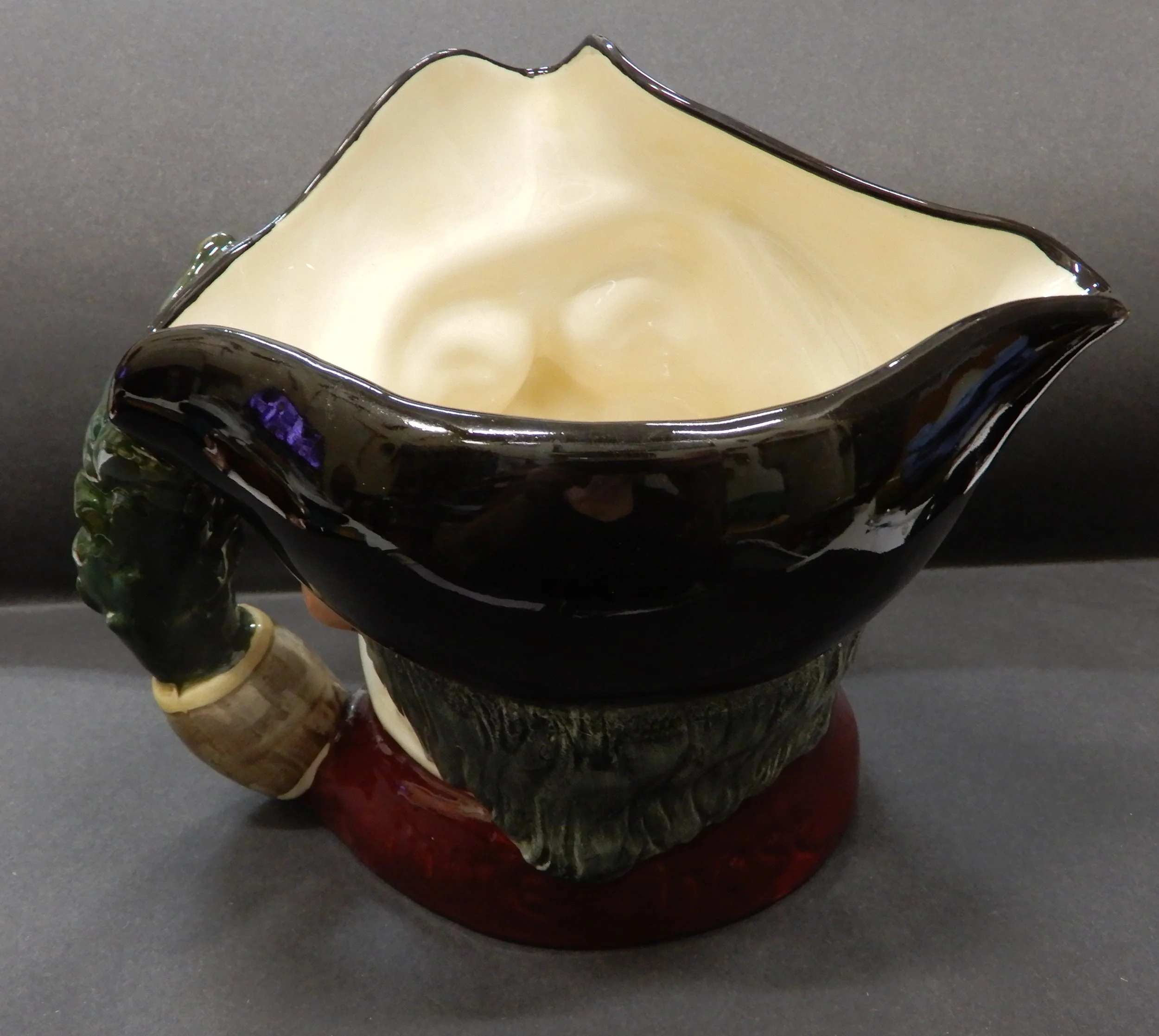 2b. Mine host. D6468. Extra large.7 inches. 1958-1982. $140.JPG