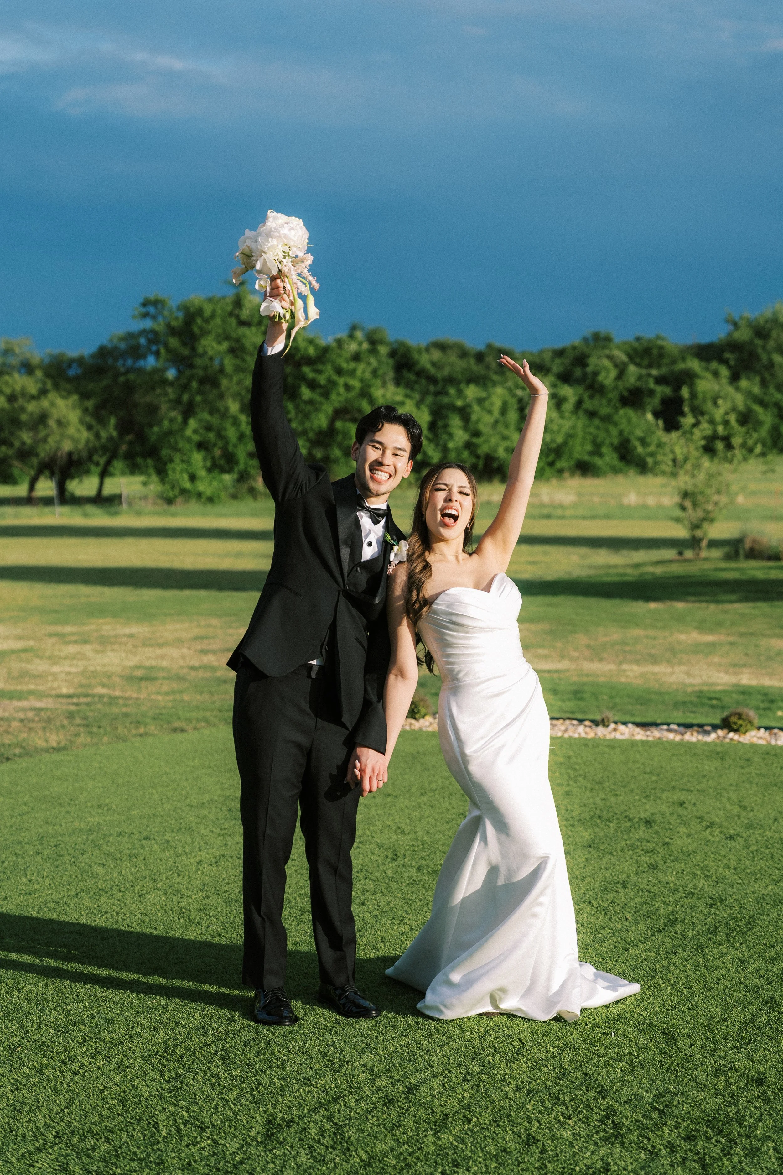 Beautiful Vietnamese wedding photography at Chateau Joli Venue in Dallas, Texas, captured by a Dallas wedding photographer. This elegant celebration features traditional Vietnamese wedding moments, romantic portraits, and timeless imagery honoring cu