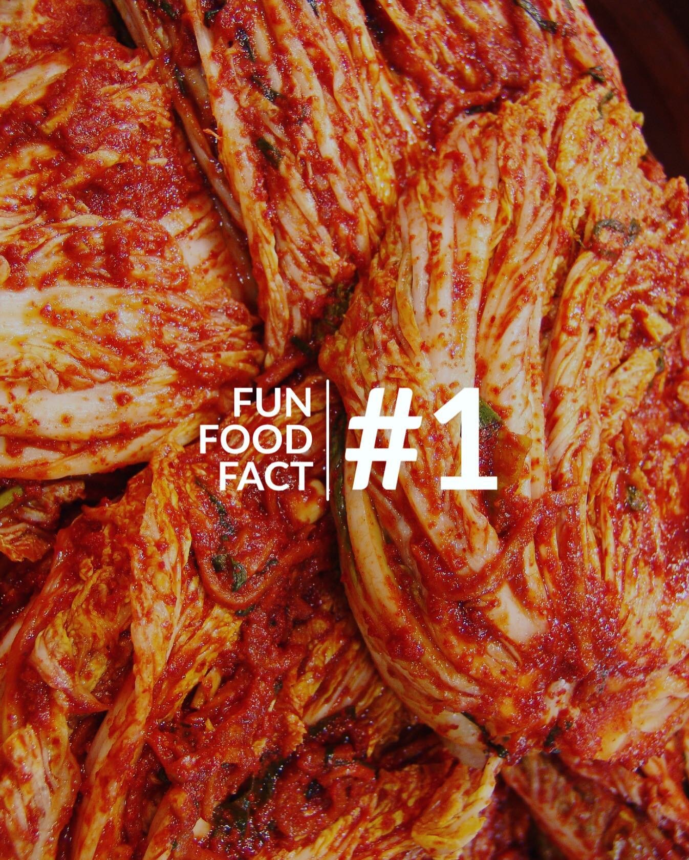 🔴Korean Kimchi offers several health benefits. It's a fermented food made from vegetables like cabbage and radishes, combined with various spices. Some potential benefits include improved digestion due to probiotics, enhanced immune system support, 