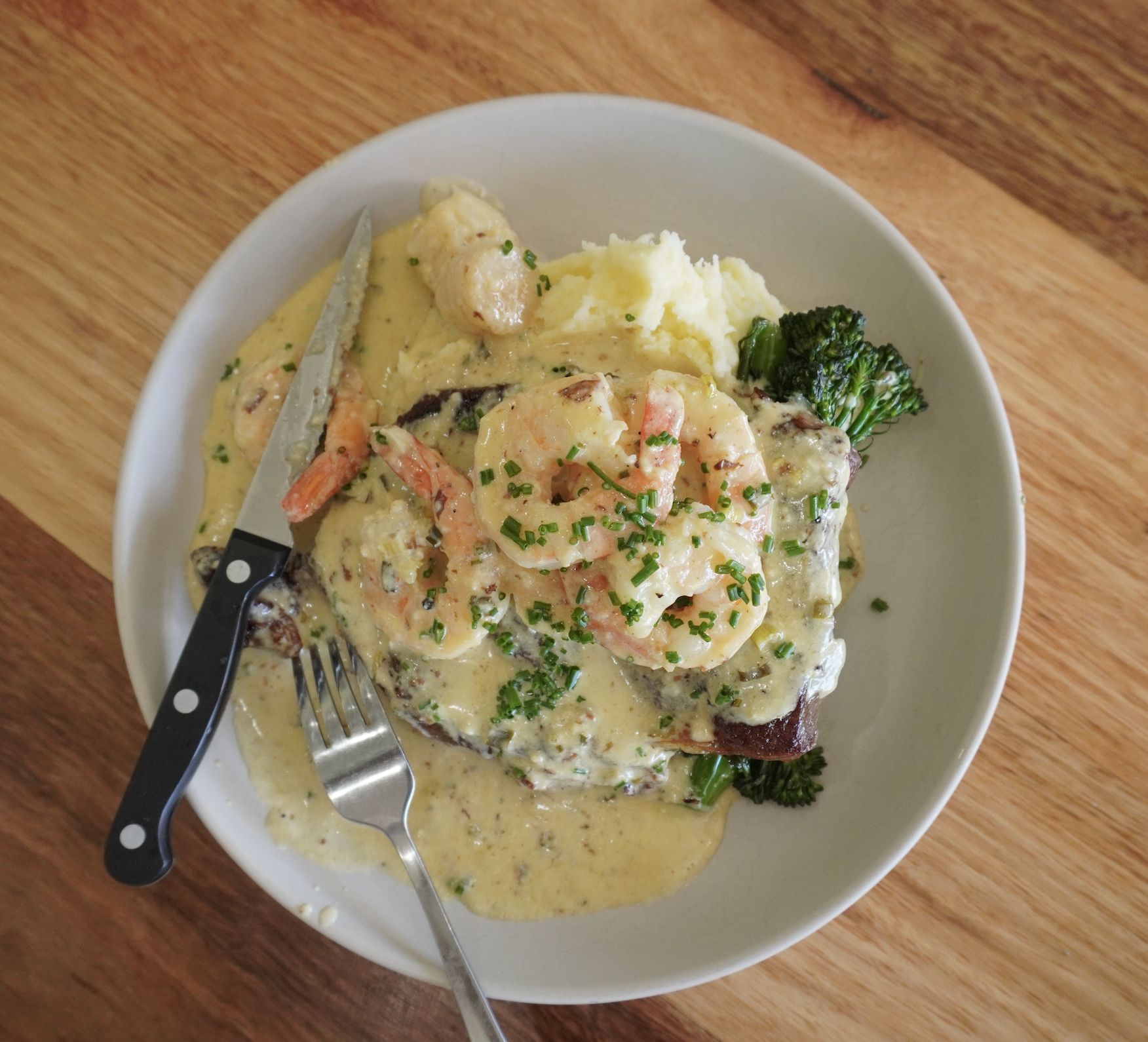 Pub-Style Surf &amp; Turf with Creamy Garlic Sauce