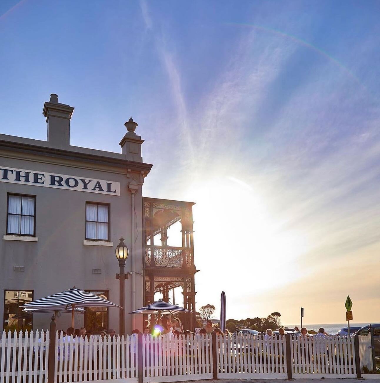 Enjoying a delicious dinner at the Royal Hotel while soaking up the last of the sunshine ☀️🍴Who knows , your might catch the most beautiful sunset while you&rsquo;re at it 🌅