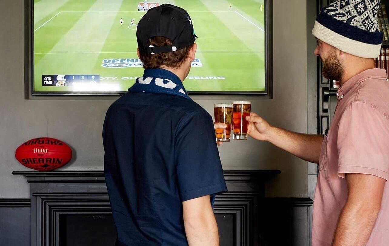 AFL is in full swing! Pop into the Front Bar tonight to watch the Melbourne Demons take on the Mighty Carlton Blues! 

ROYAL LAGER POTS ARE  JUST $4.50 MONDAY- SUNDAY 

The Royal is your home for AFL 🏉
