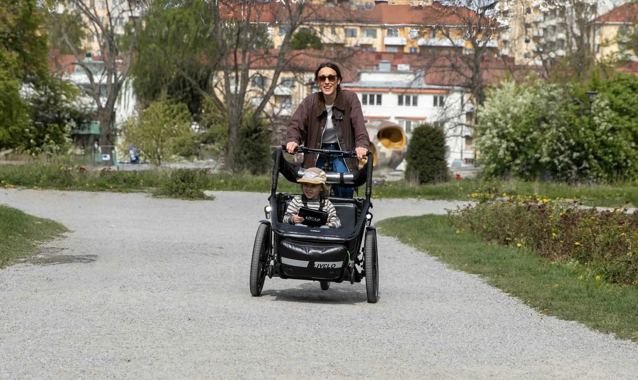 Livelo #2 cykling through park in stockholm