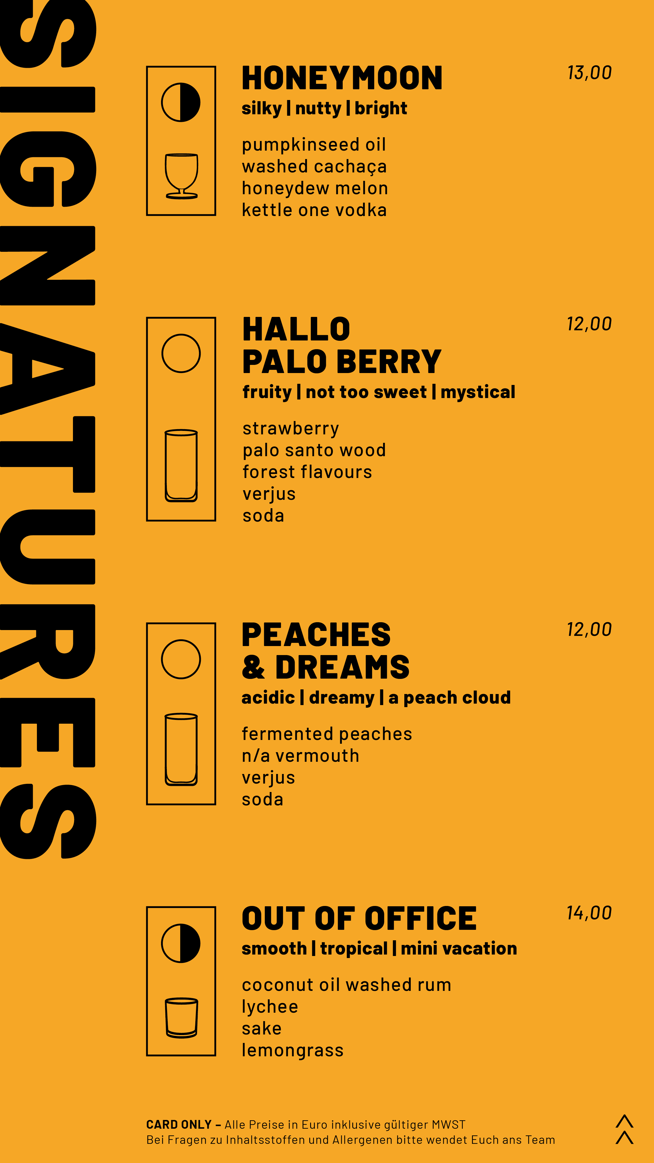 Getränkekarte mit vier Cocktails: Honeymoon, Hallo Palo Berry, Peaches & Dreams, Out of Office, jeweils mit Beschreibung der Zutaten und Preisen in Euro, auf orangefarbenem Hintergrund.