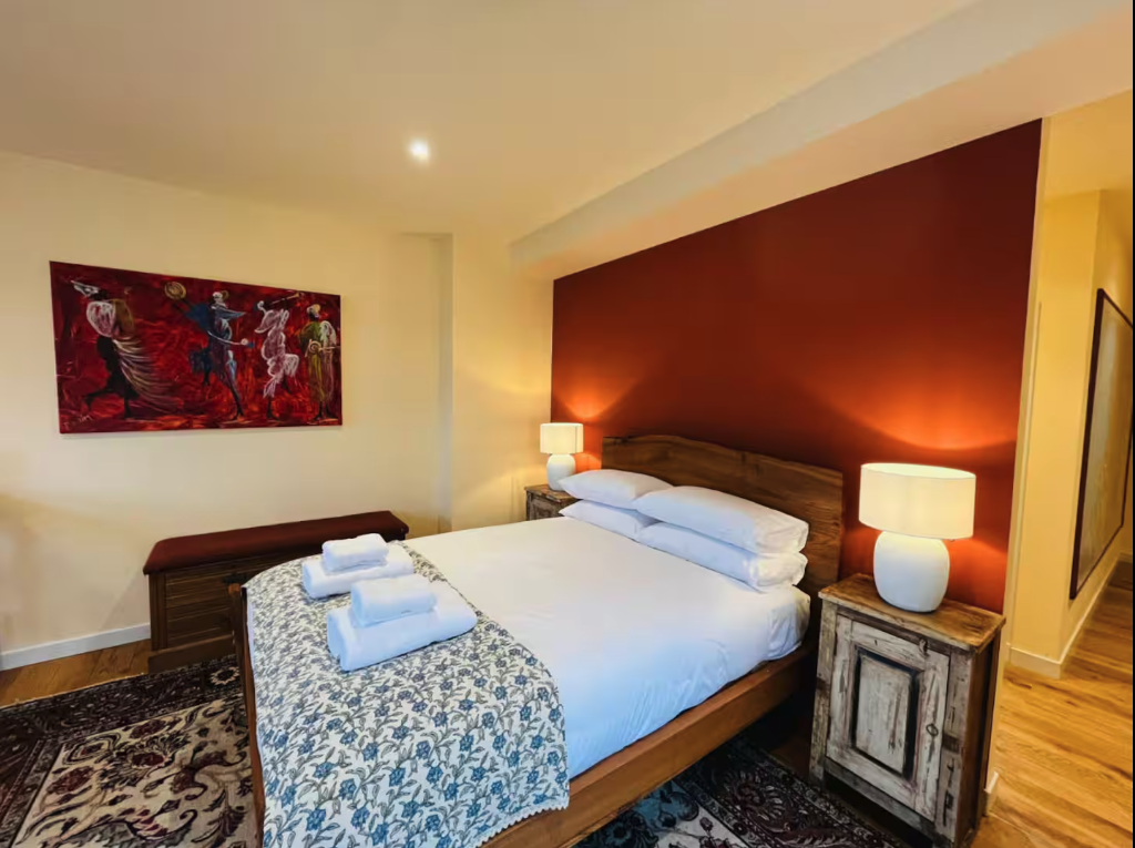 Black Isle Bar Apartment