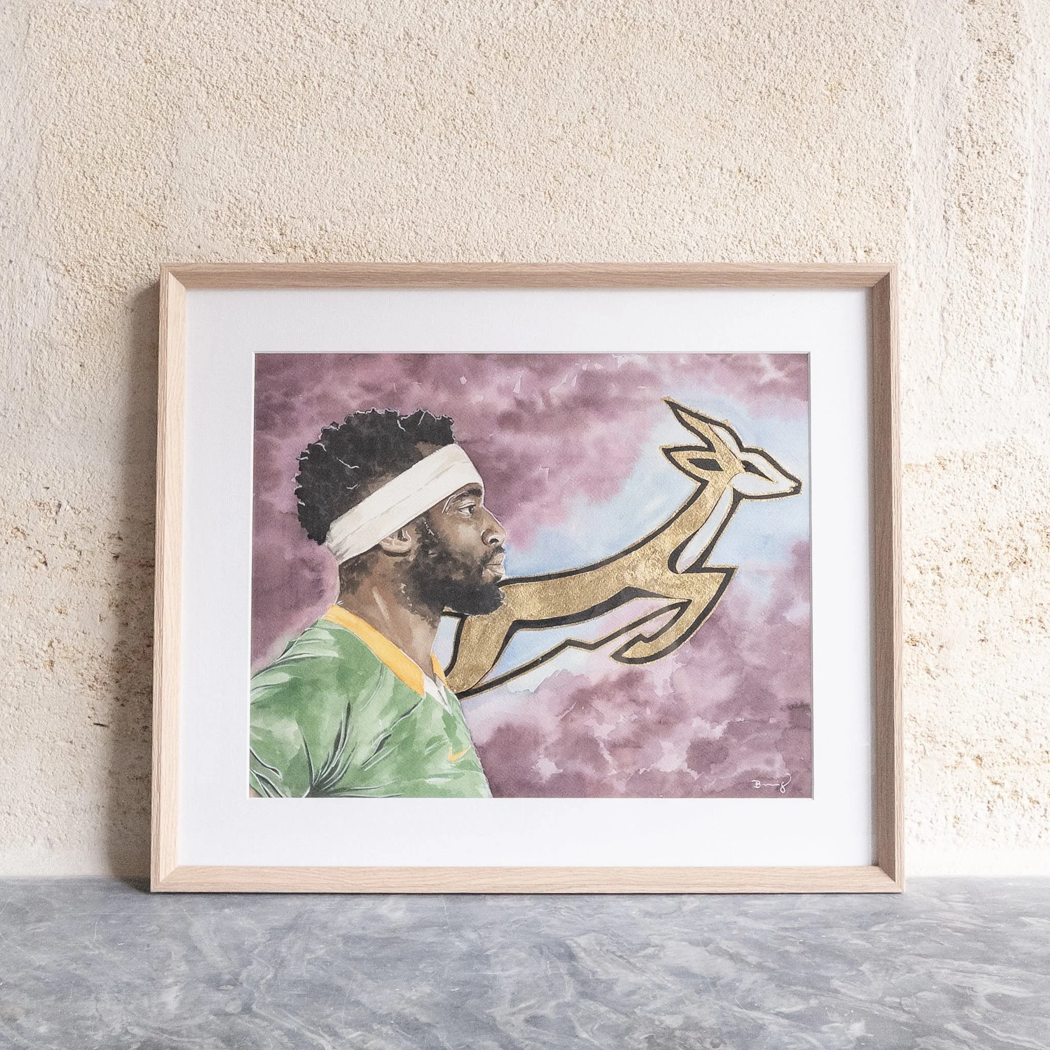 Aquarelle originale de Siya Kolisi encadrée, chêne naturel et passe-partout blanc, vue de face