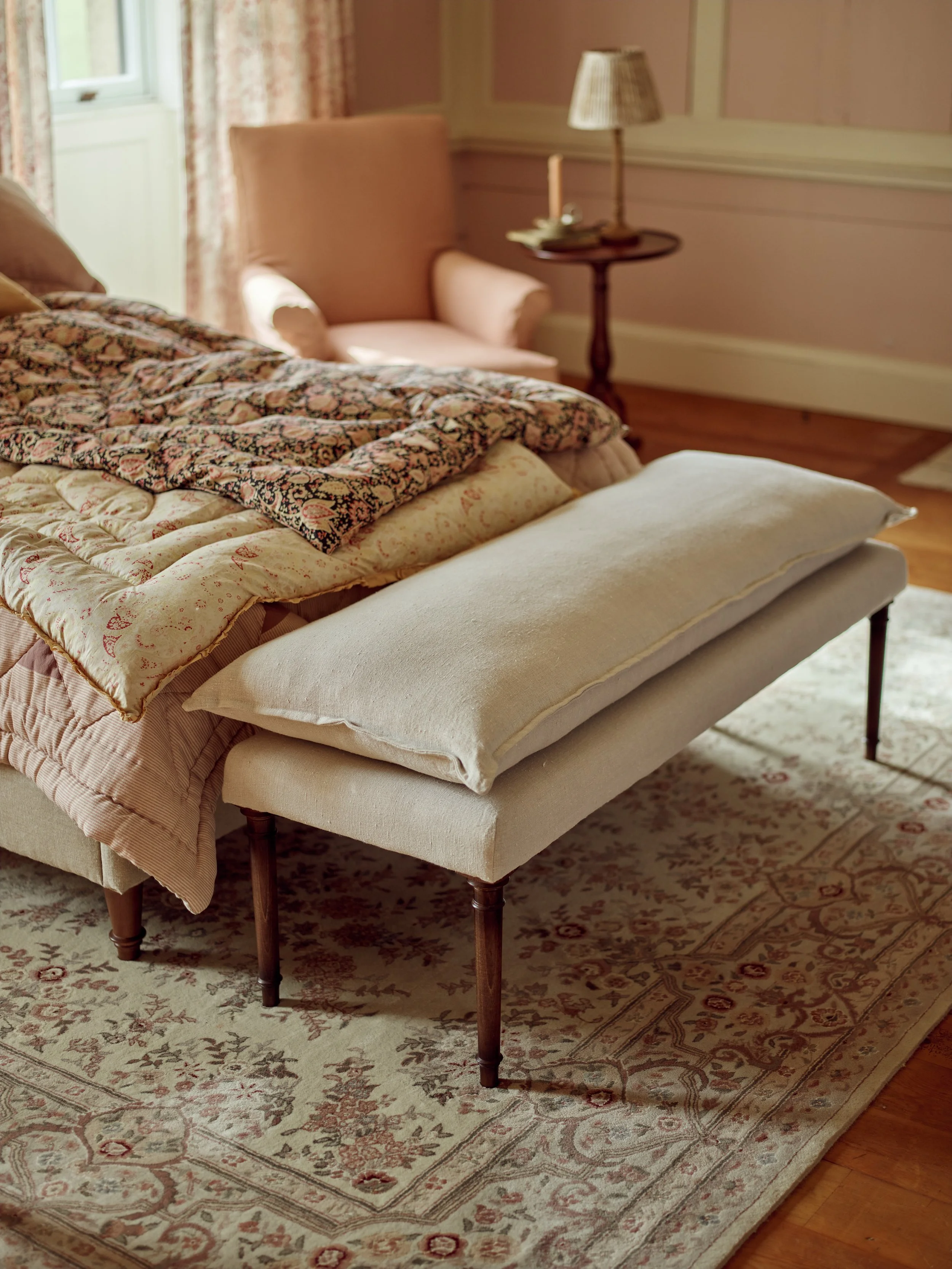 33-MilaUpholsteredBench_FlaxLinen_002.jpg