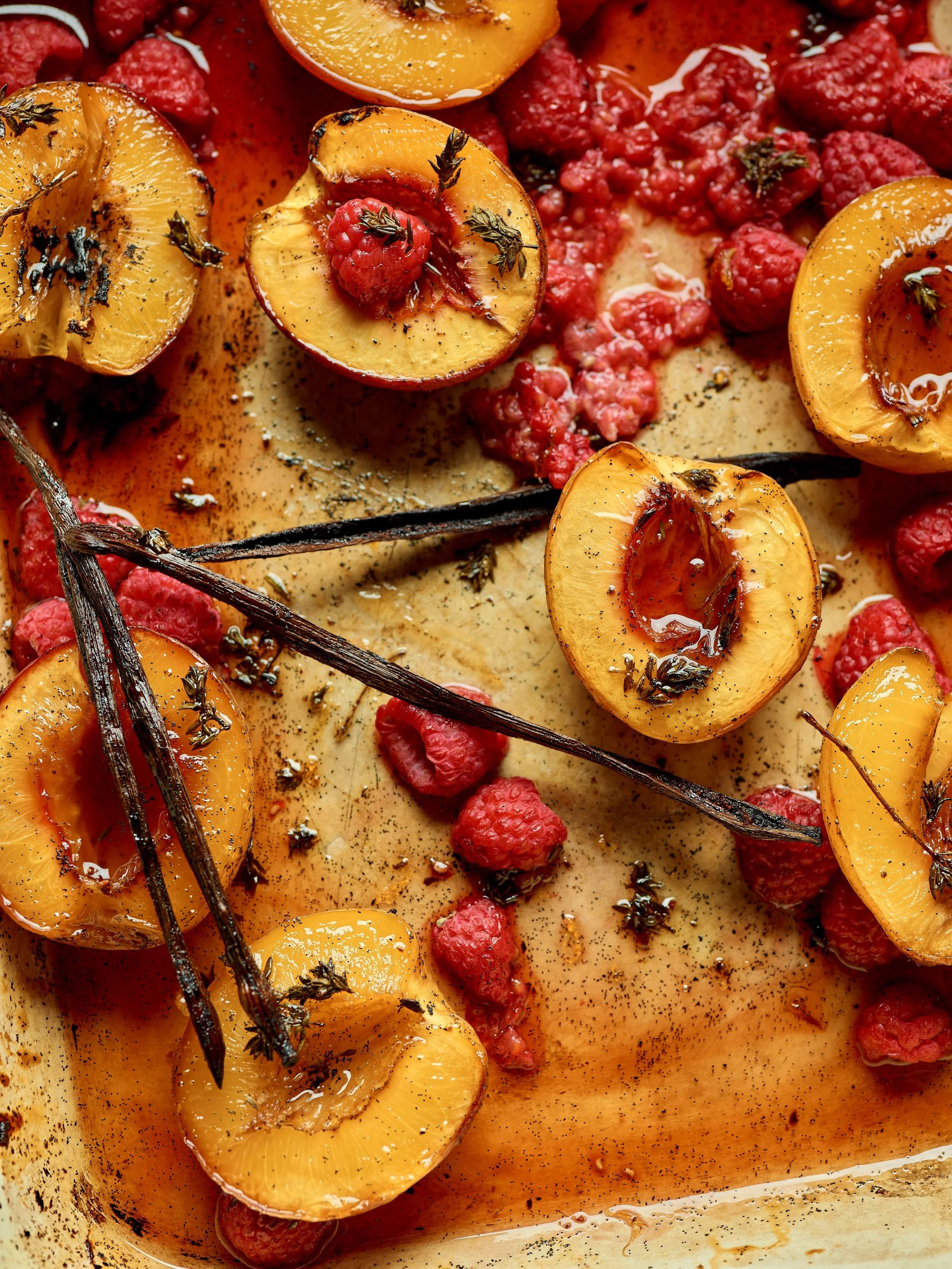 98-PeachesWithVanillaThymeRaspberrySauce_006.jpg