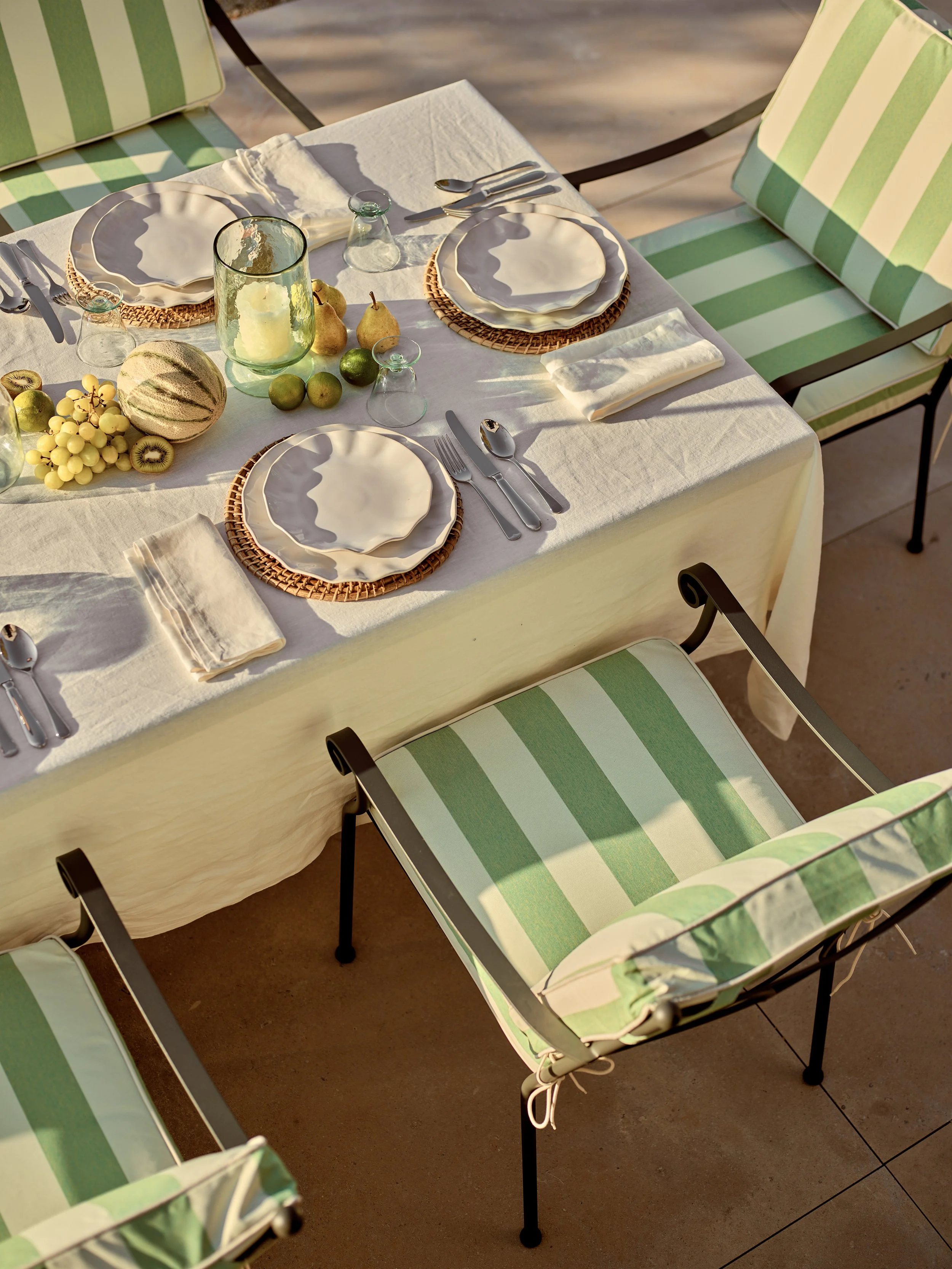 GARDEN_CHELTENHAM_TABLE_AND_CHAIRS_1010.jpg