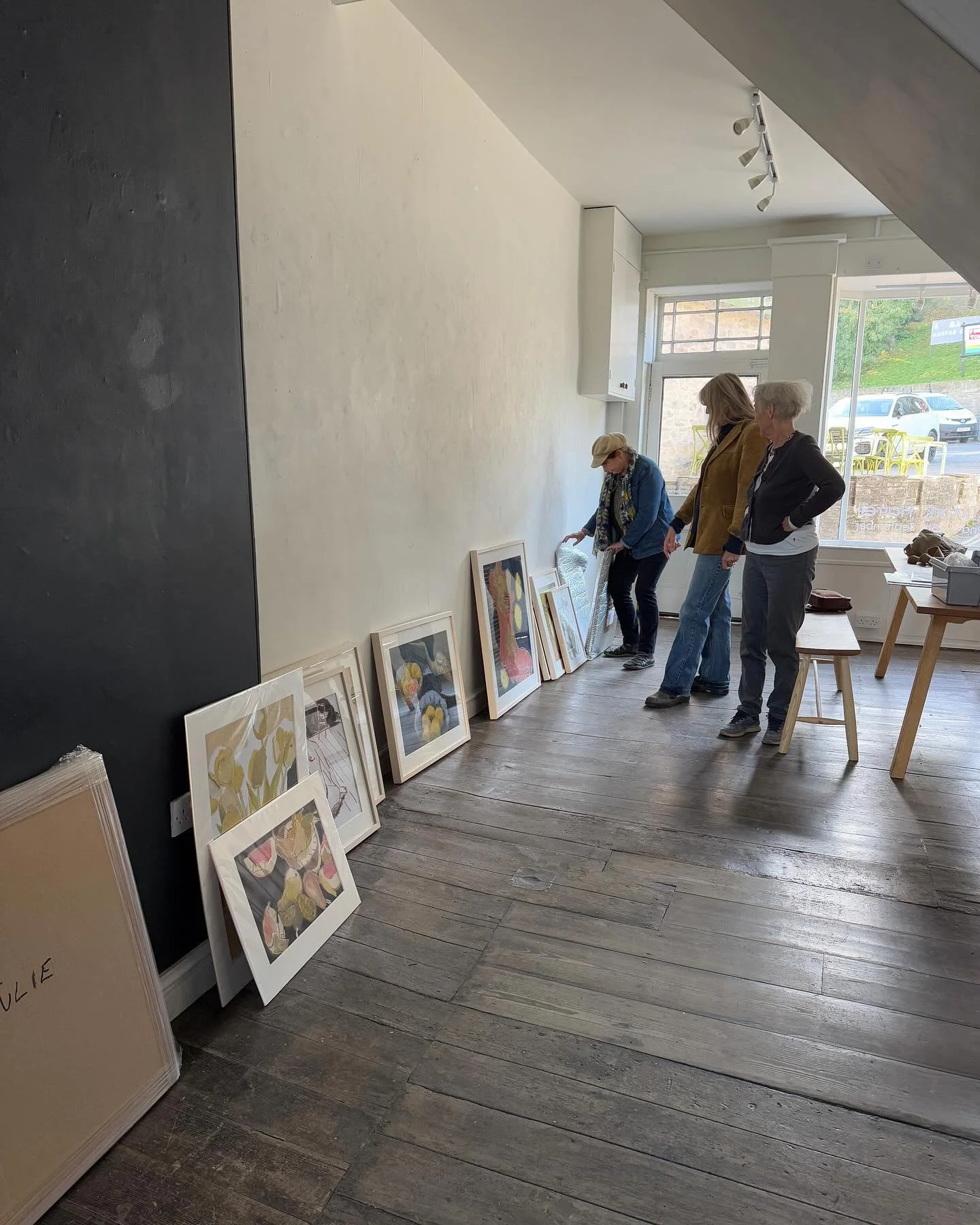 Three of the ladies have arrived for their inaugural show &lsquo;Resonance&rsquo; at The Chair which is hanging today and open all week!
.
.
#resonance #sophiespainters #groupshow #hayonwye #thechairhay