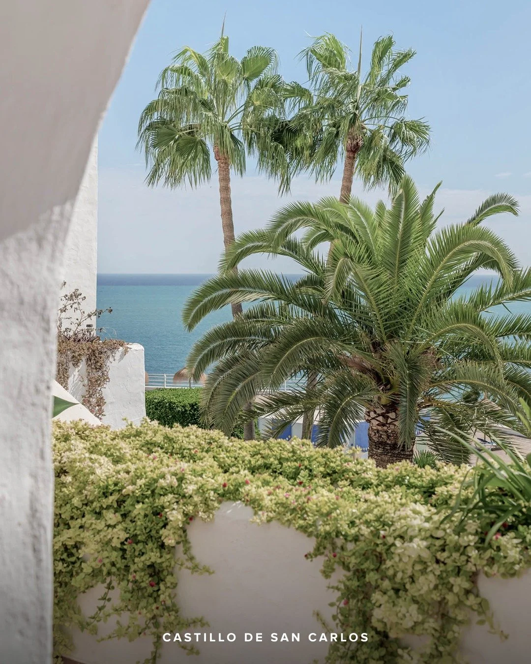 NEW LISTING - Castillo de San Carlos, Torremolinos 

Fully renovated and set in Torremolinos&rsquo; most prestigious community, this elegant 3-bedroom apartment in Castillo de San Carlos offers modern comfort, lush gardens, and panoramic sea views ov