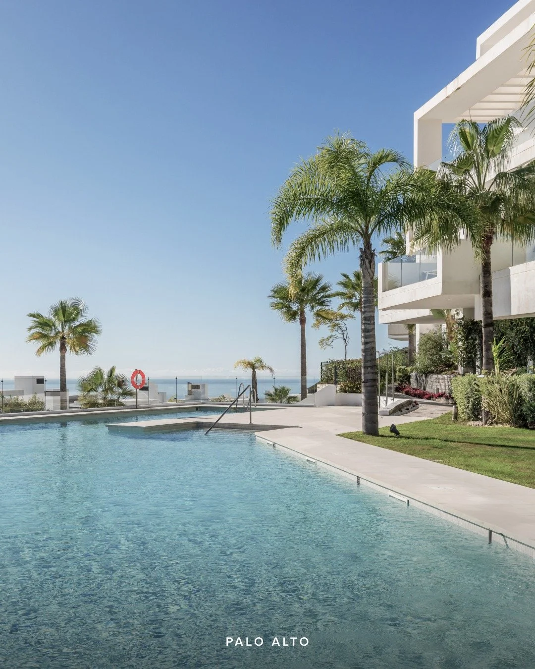 NEW LISTING - Palo Alto, Ojen

A spacious three-bedroom duplex penthouse in Palo Alto with south-facing living, generous terraces, and a private pool on the upper level. It&rsquo;s a modern home with plenty of outdoor space and open views over the co