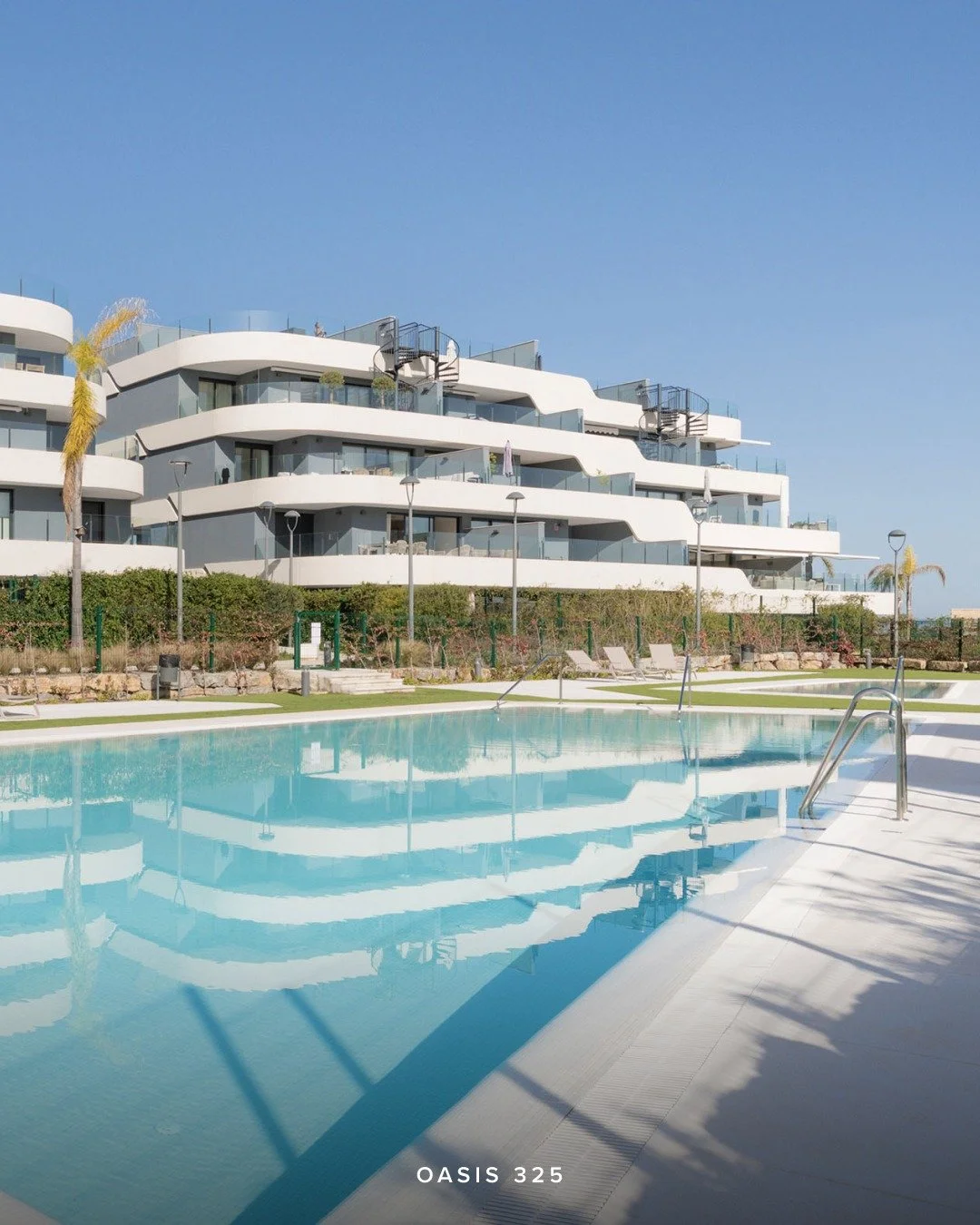 NEW LISTING | Oasis 325 &ndash; New Golden Mile

Experience Mediterranean living at its finest in this spectacular penthouse at Oasis 325. This south-facing residence stands out for its massive 100 m&sup2; terrace and private solarium, offering breat