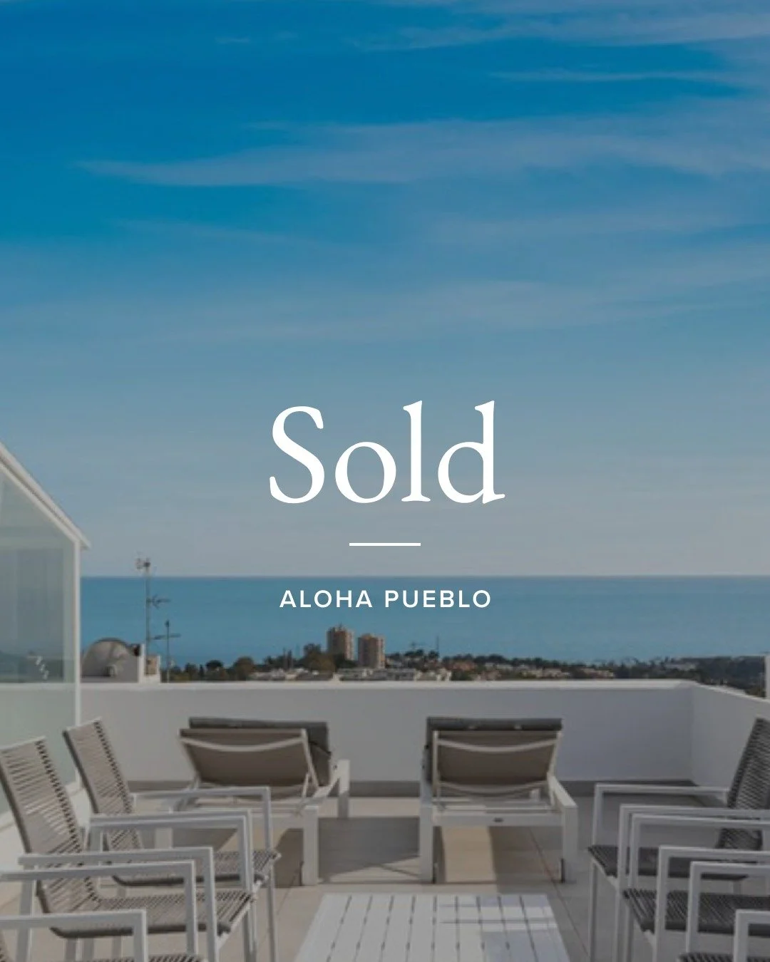 SOLD | Aloha Pueblo, Nueva Andalucia

This fully renovated duplex penthouse in Aloha Pueblo features a modern interior and a spacious solarium with panoramic views of the mountains and sea. It is perfectly positioned in Nueva Andaluc&iacute;a, offeri