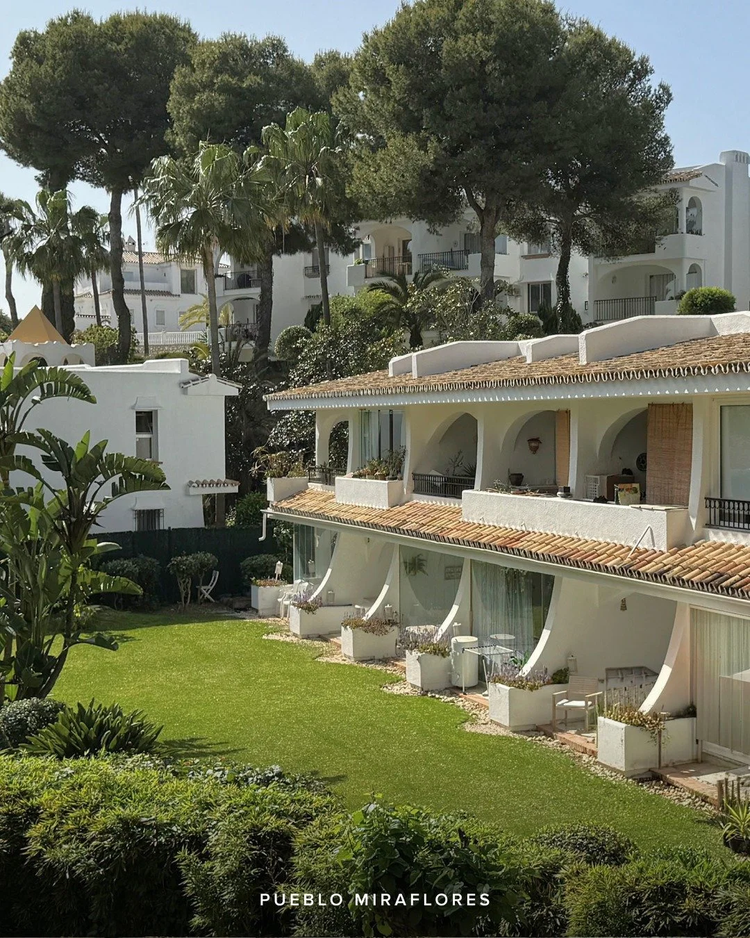 NEW LISTING | Pueblo Miraflores, Riviera del Sol

This south-facing corner studio bathes in natural light and sits just 500 metres from the beach. It is a bright, characterful retreat that offers a private terrace with garden views in one of the most