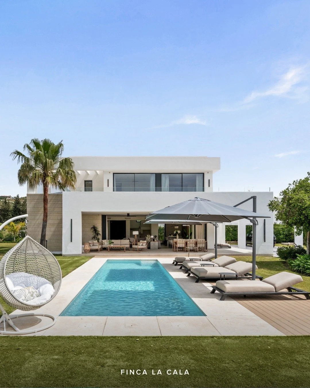 NEW LISTING | Finca la Cala, La Cala Golf

This contemporary villa offers a peaceful retreat within the Andalusian landscape, providing easy access to both golf and the coast. The standout feature is the seamless indoor-outdoor flow, where floor-to-c