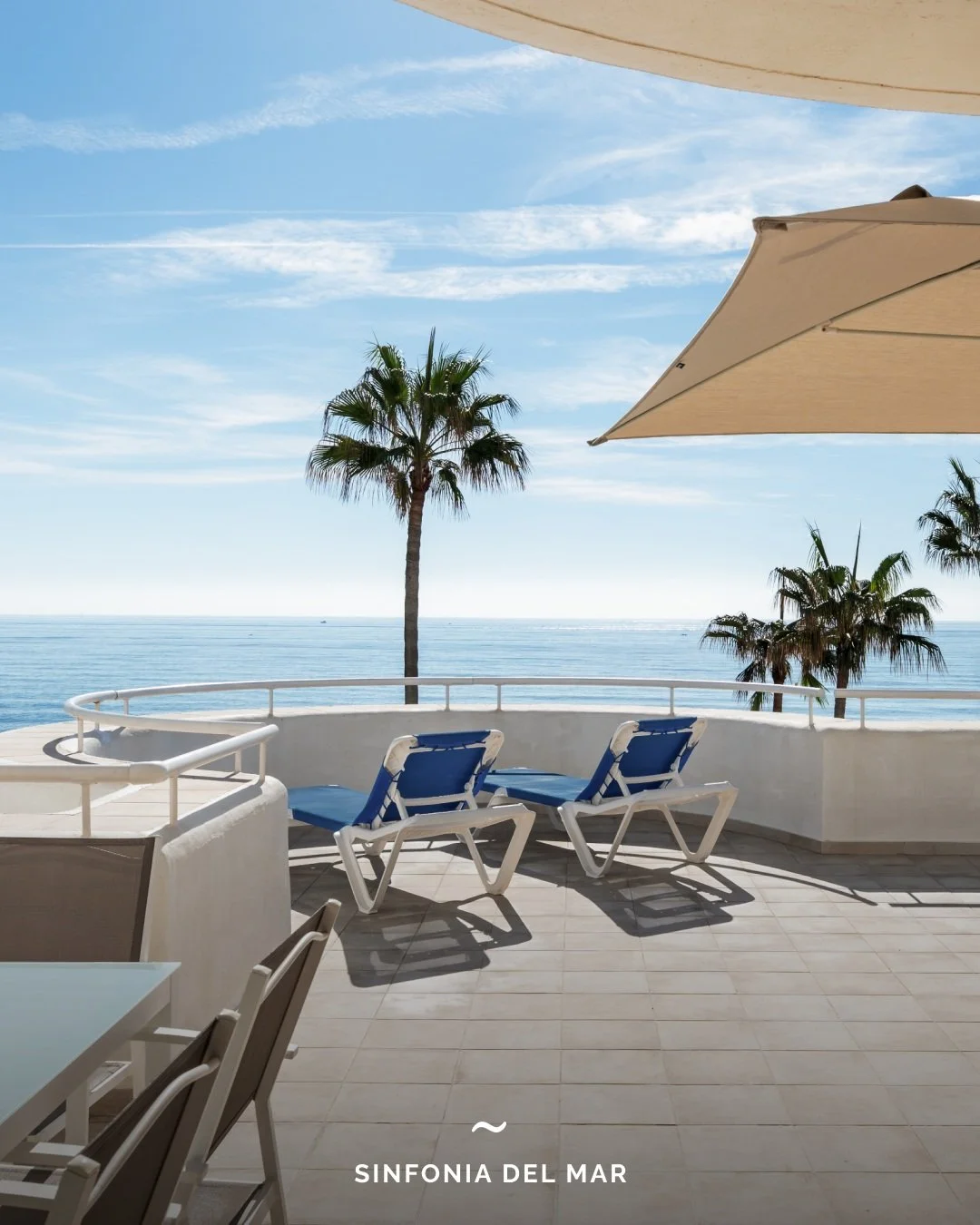 New Listing | Sinfonia del Mar, Estepona

This beachfront apartment between Estepona and Sabinillas features full frontal sea views, direct access to the senda litoral, and an expansive semi-covered terrace for year-round outdoor living. Positioned w