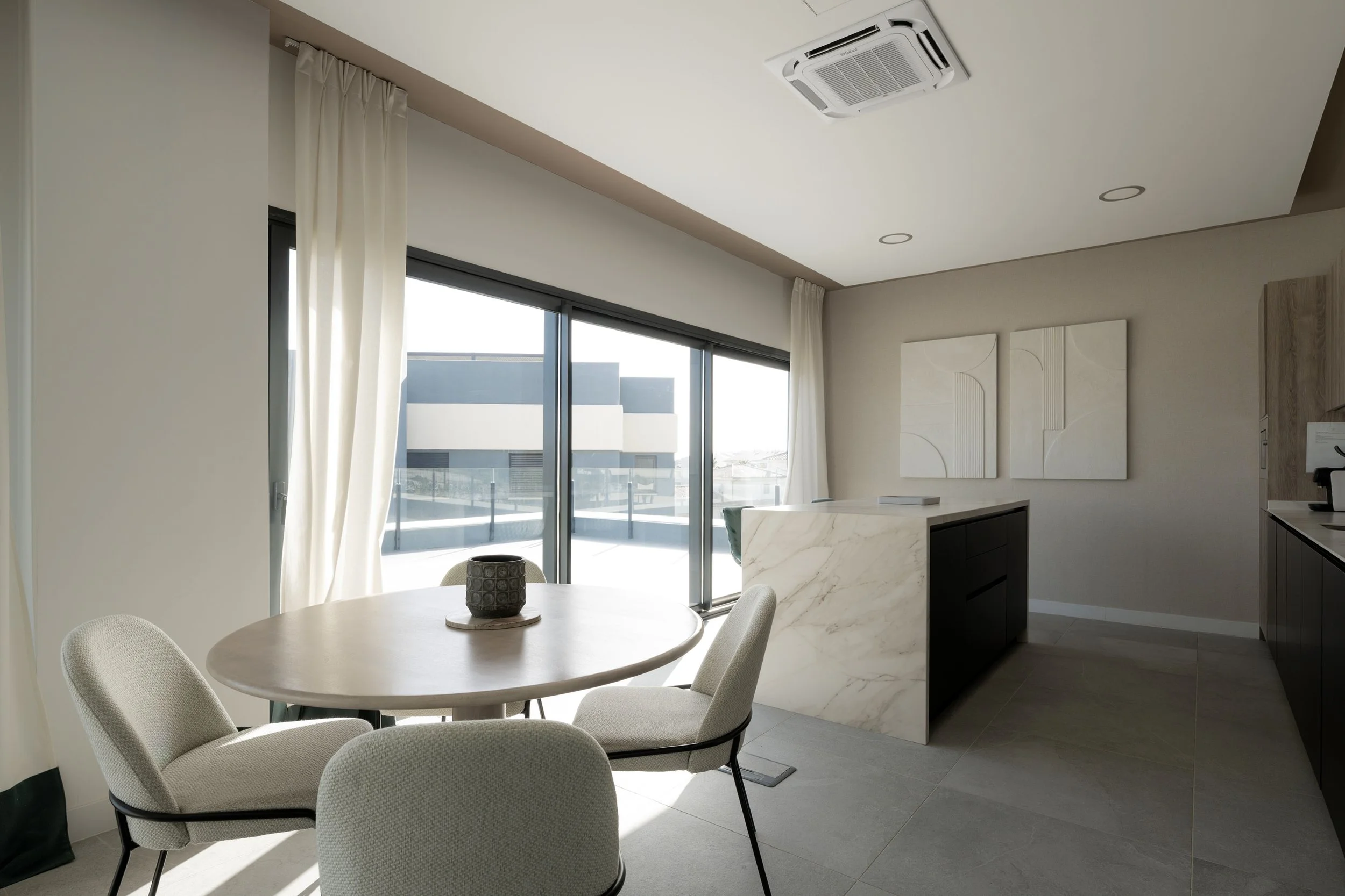 Oasis 325 732-35.jpg