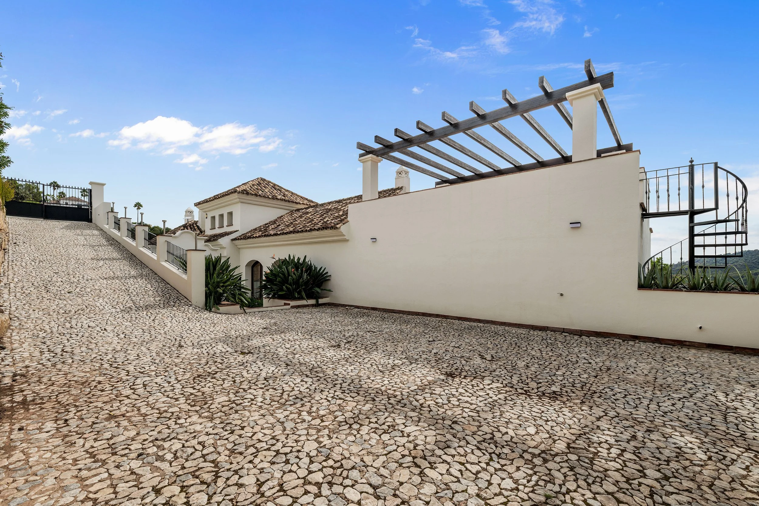 Montemayor C9-14.jpg