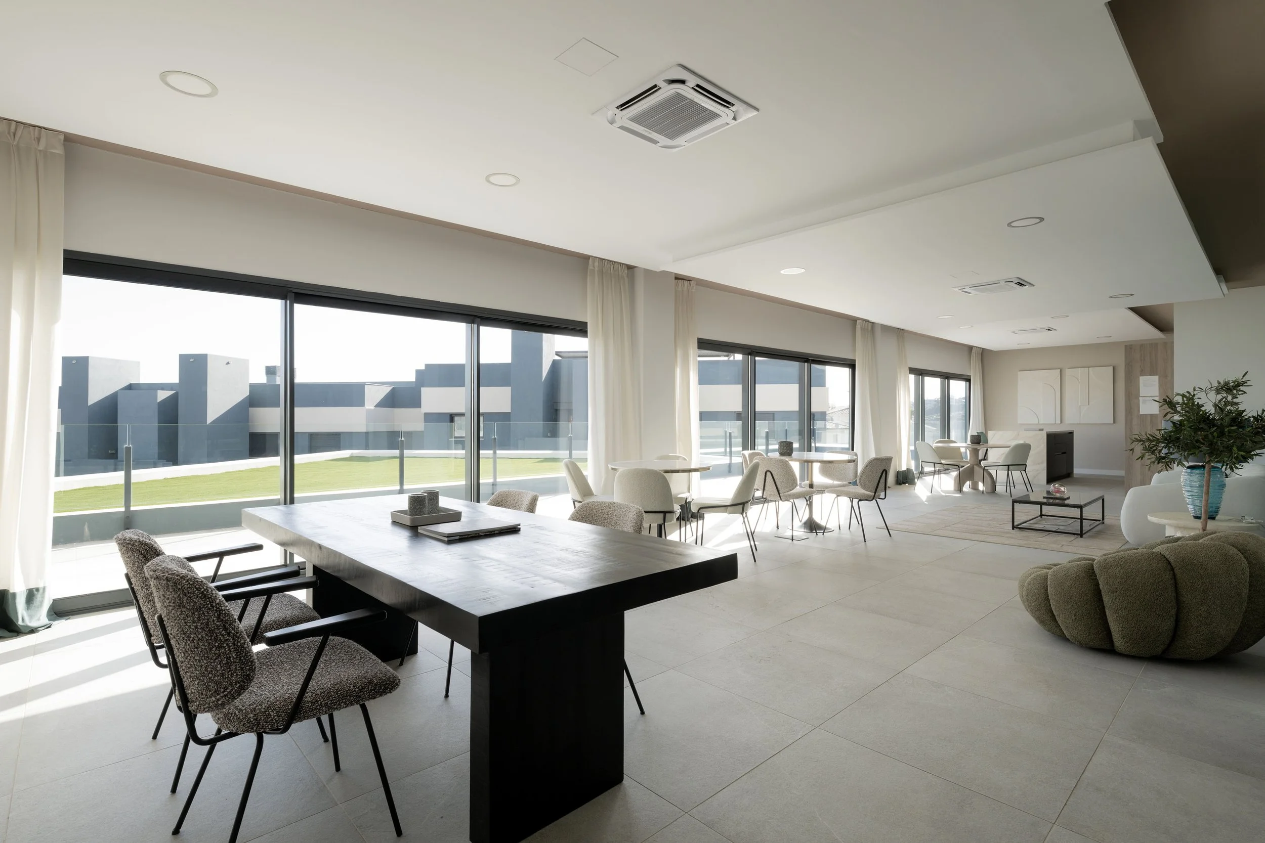 Oasis 325 732-34.jpg