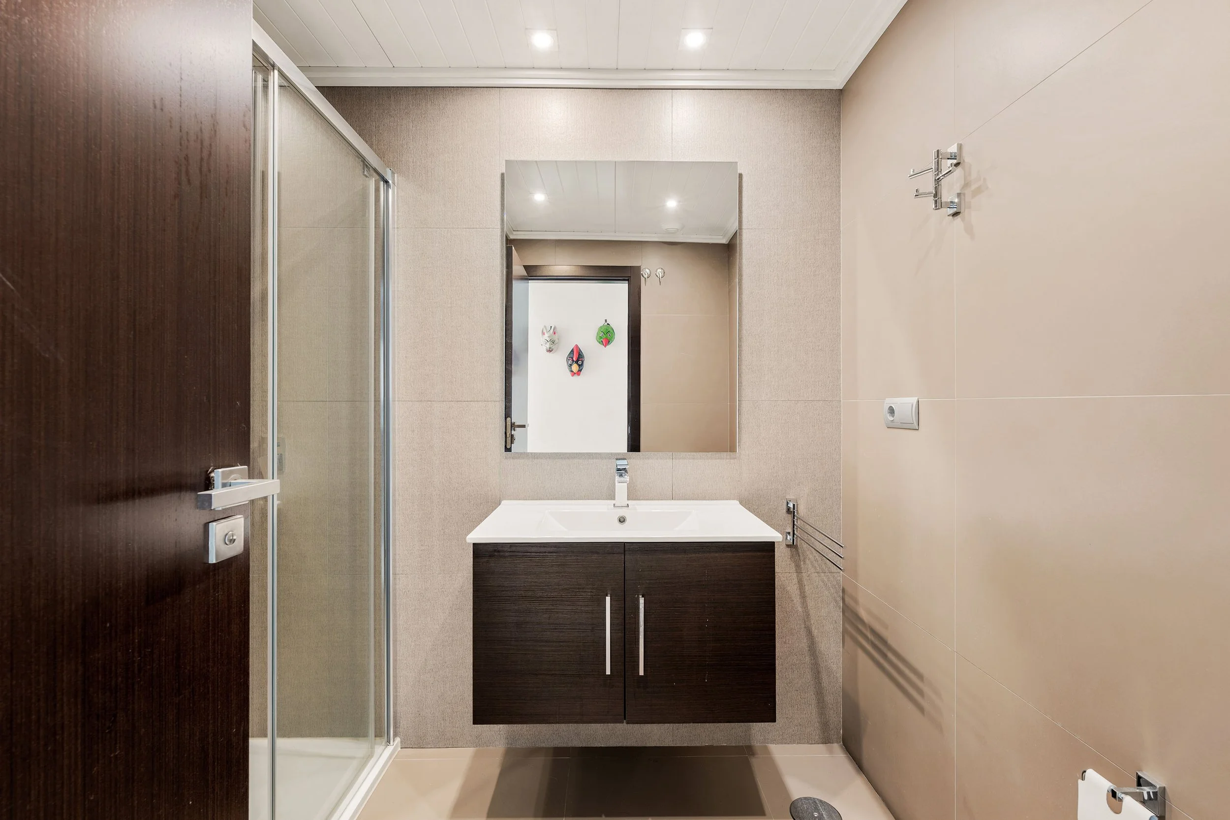 Los Arqueros Avalon B8 5-8.jpg