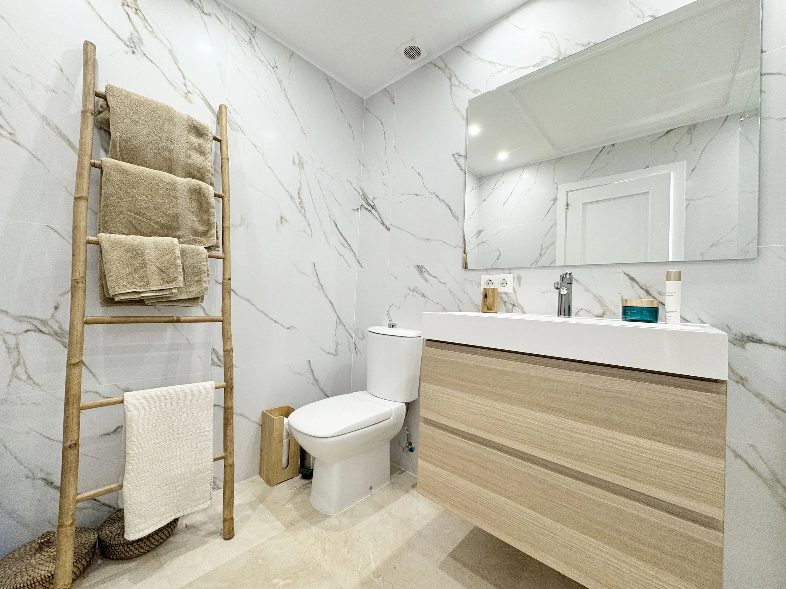 bathroom-1b.JPG