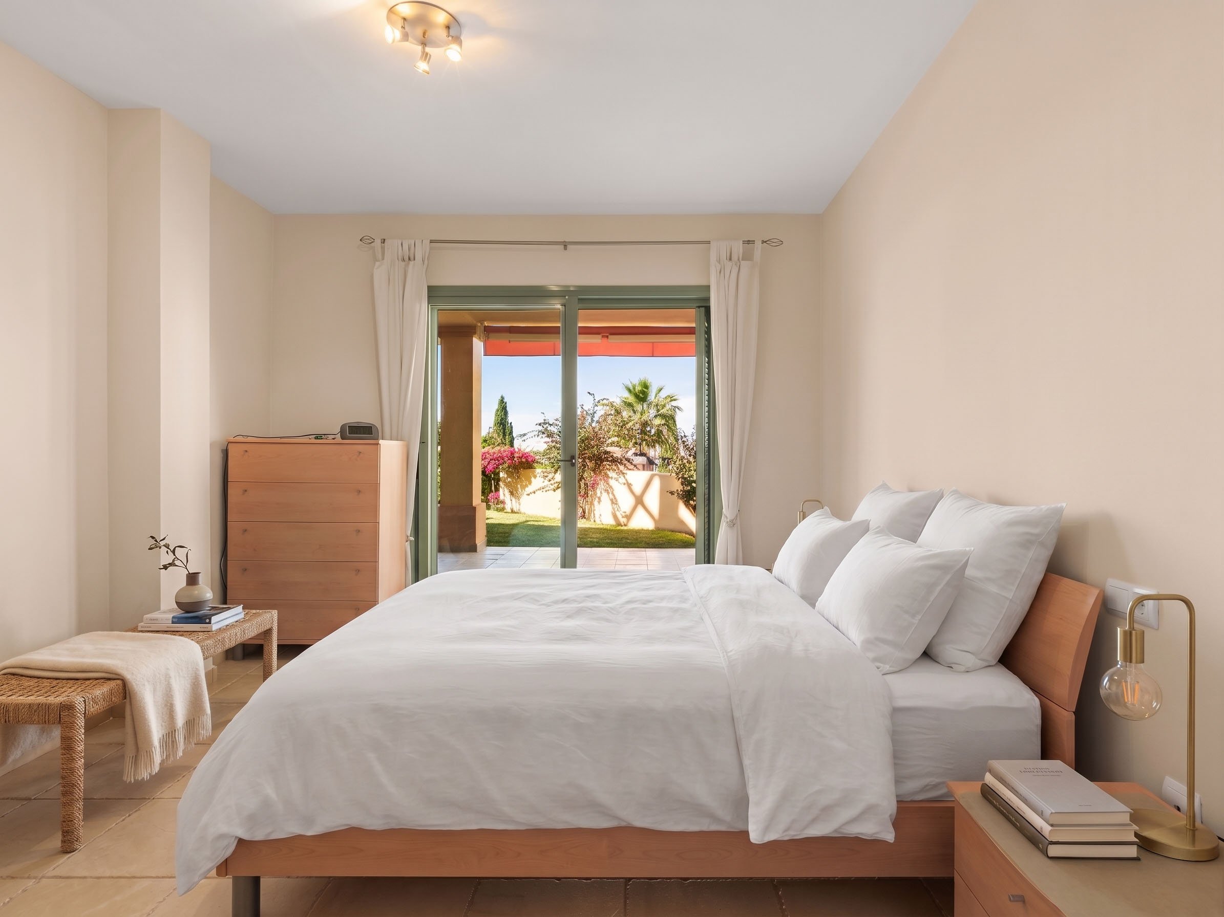 bedroom-0.jpg