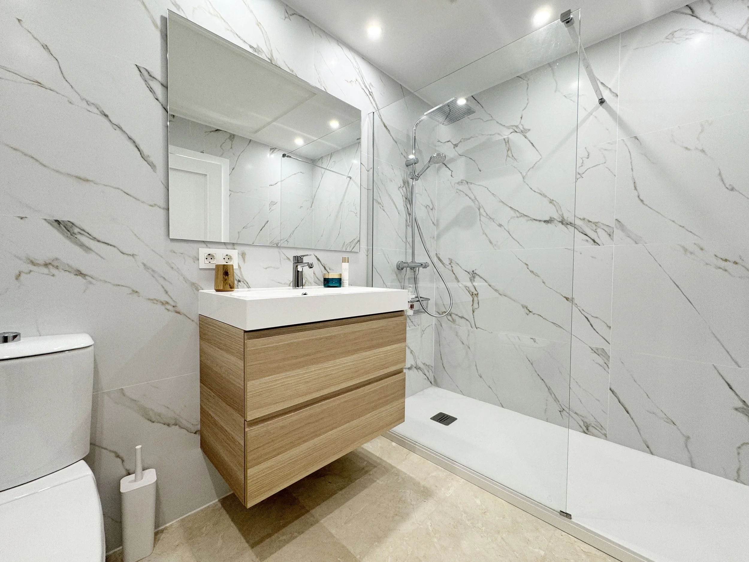 bathroom-1a.JPG
