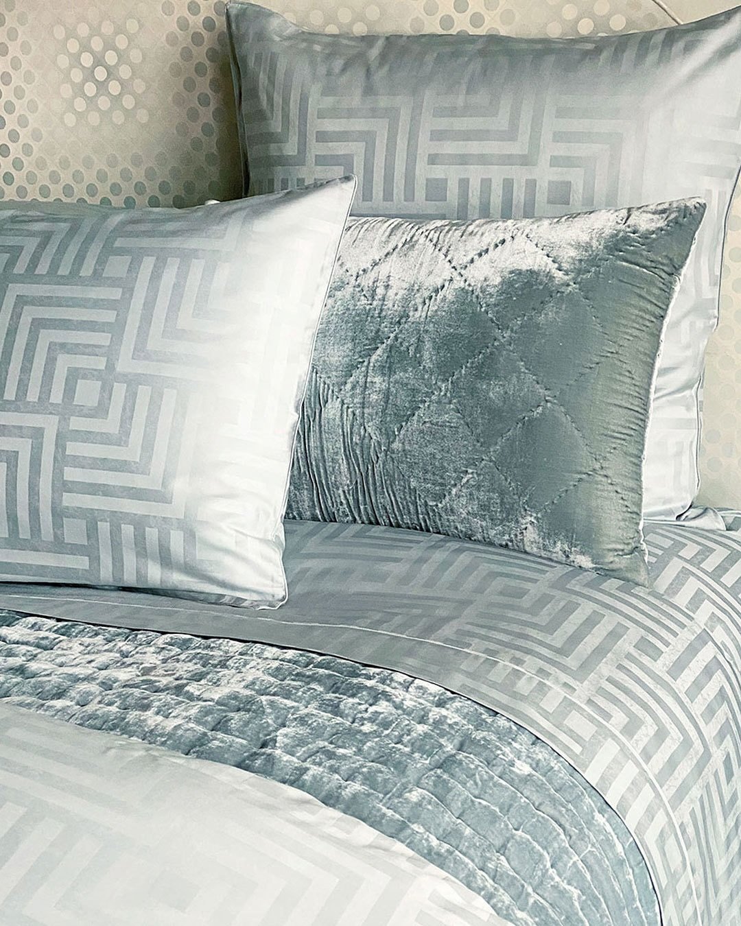 Have you seen... &ldquo;Atene&rdquo;? This luxury Italian Jacquard sheet is exceptionally soft and smooth.

Atene&rsquo;s complex jacquard weave yields a wide geometric pattern echoing the typical meandering motif of Greek art. We love it in this soo