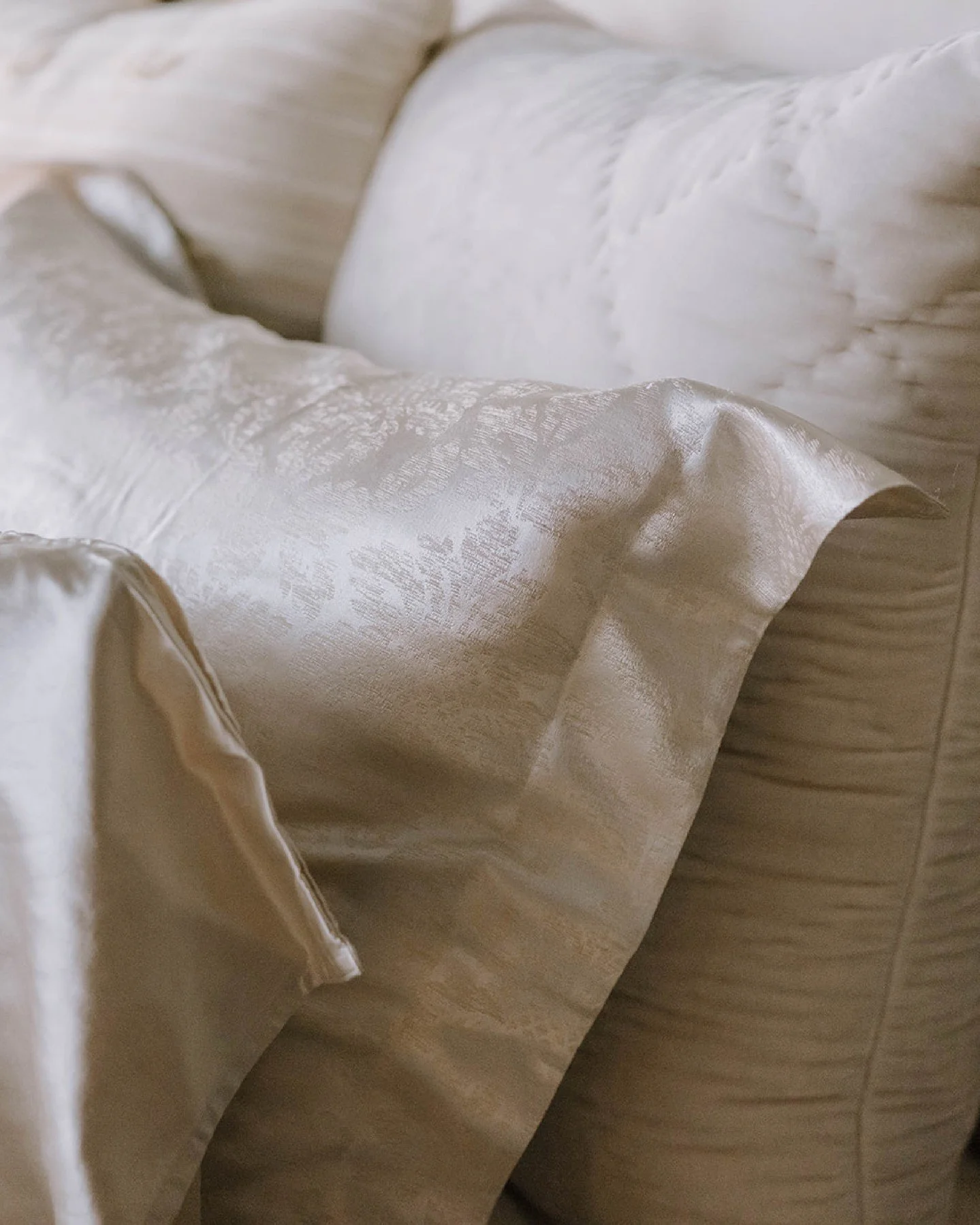 For more than three decades, Anichini has created bespoke linens for private residences, distinguished hospitality properties, and the designers who shape them.⁠
⁠
Through our Vermont workrooms and longstanding relationships with artisan mills and ma