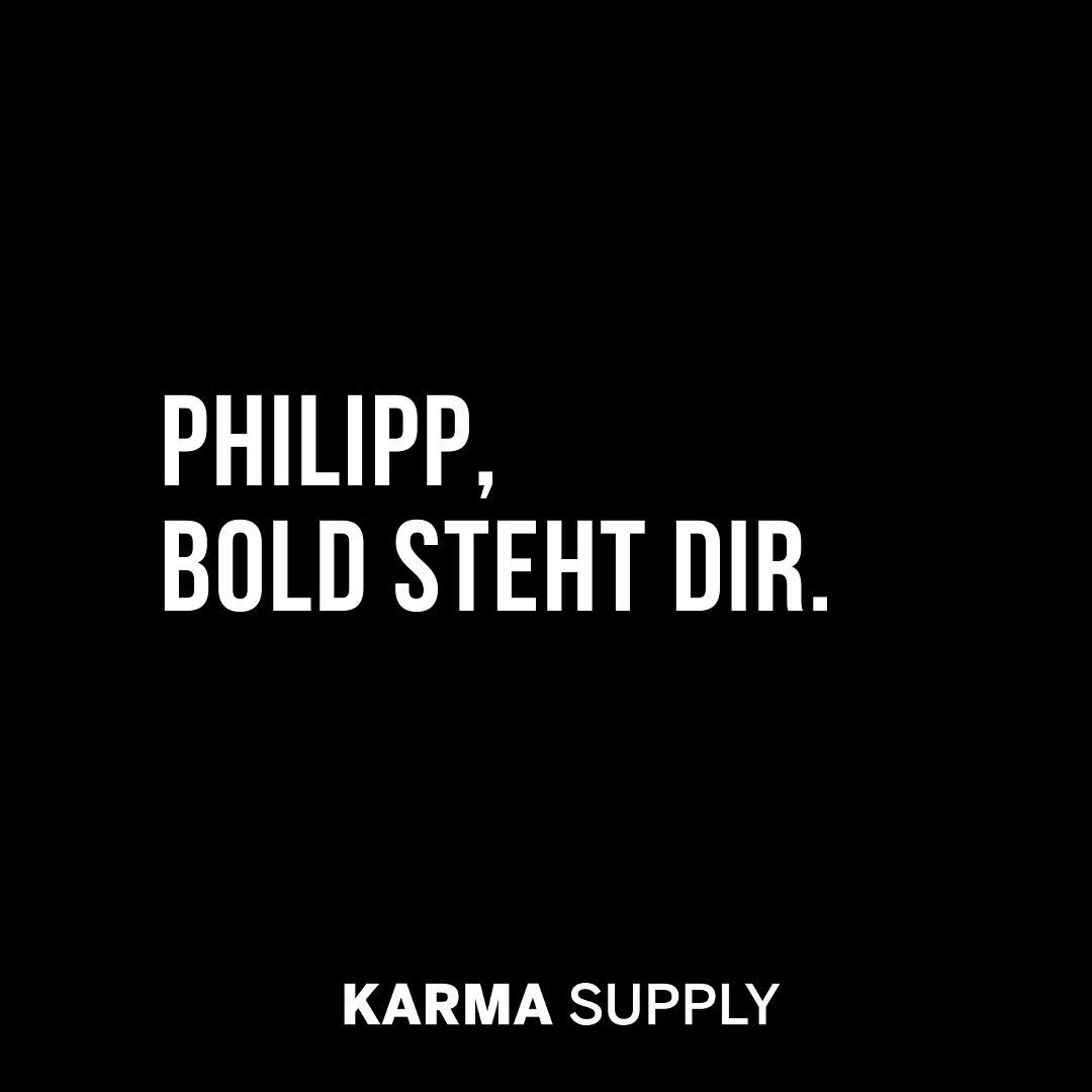 Philipp, BOLD STEHT DIR!!! 🖤 
@philipp.mindoff 

And we&lsquo;re happy to support your BOLD PRACTICE! 💪 

Liebe Gang, schickt uns eure Fotos in Karma Supply - we love to feature YOU - einfach per DM! 

#karmasupply #karmayoga #goodkarma #yogaliebe 