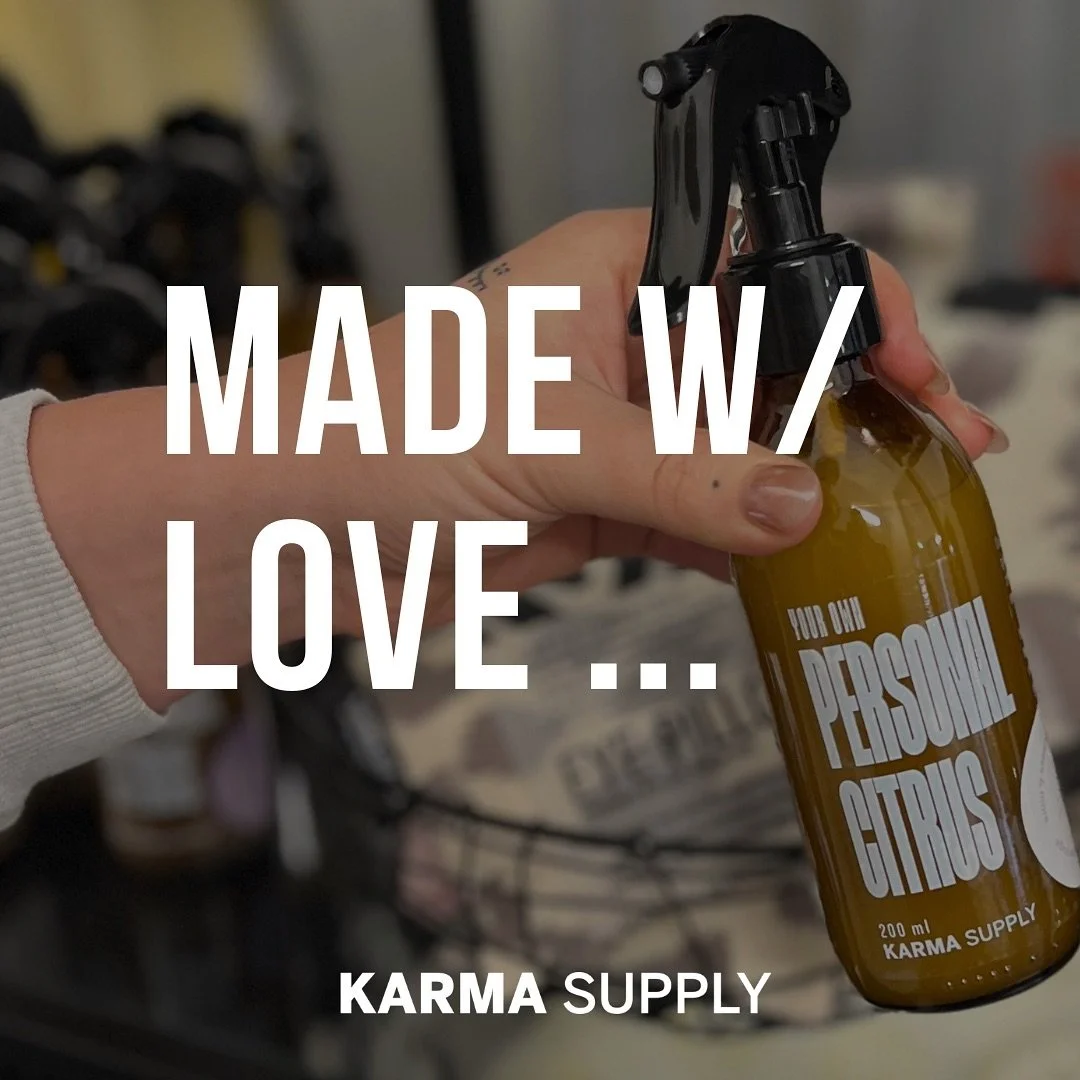 NEW IN, in Kooperation mit Christina @christinahalteryoga von Loving Life: ROOM &amp; BODY SPRAYS! 💛

In den vergangenen Wochen haben wir verschiedene Duft-Rezepturen f&uuml;r euch ausprobiert, und seit heute ist das Ergebnis unserer Love-Collab erh