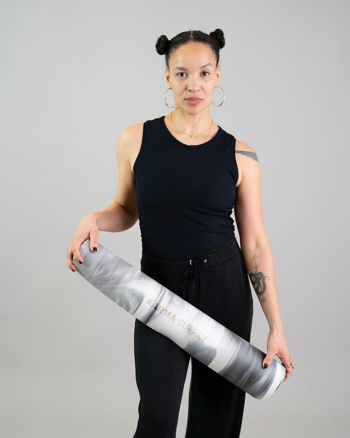 SAY GOODBYE TO SLIPPING AND HELLO TO FLOW 🥹 Flow Mat Marble ist und bleibt ein Favorite 🖤 supports your practice, supports your KARMA 👉 nachhaltig, und 50% Recycling-Material! ✌️

&mdash;&mdash;&mdash;

👉&nbsp;@karma_supply&nbsp;🖤 Yoga-Matten, P