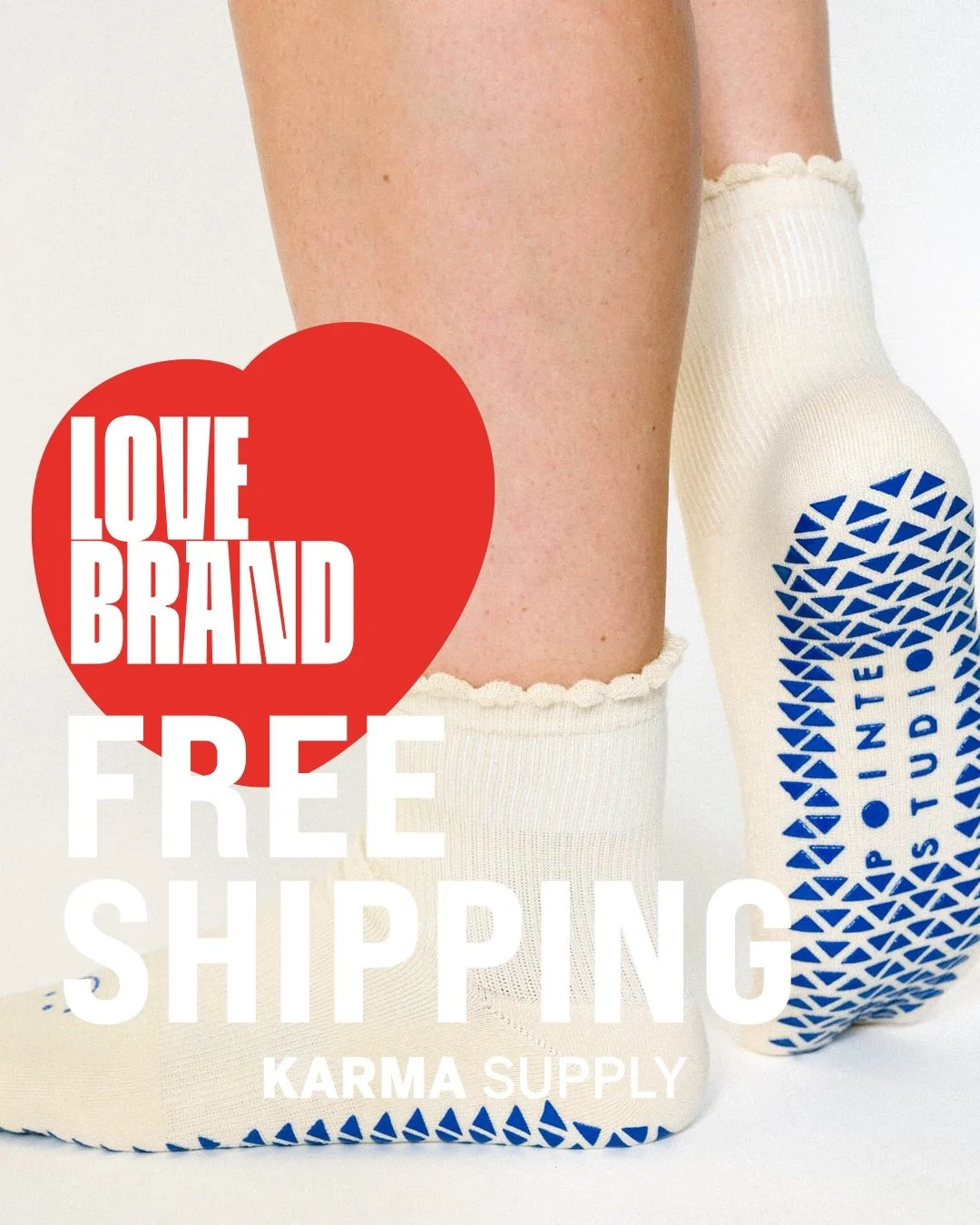 Wenn die F&uuml;&szlig;e warm sind,
ist das Leben einfach besser.
Unsere Pilates Socks sind endlich wieder da 🖤
Good Grip.
Softes Fu&szlig;bett.
Kein Rutschen. Kein Drama.
Und weil wir wissen,
dass man nie genug gute Socken hat:
✨ Versandkostenfrei 