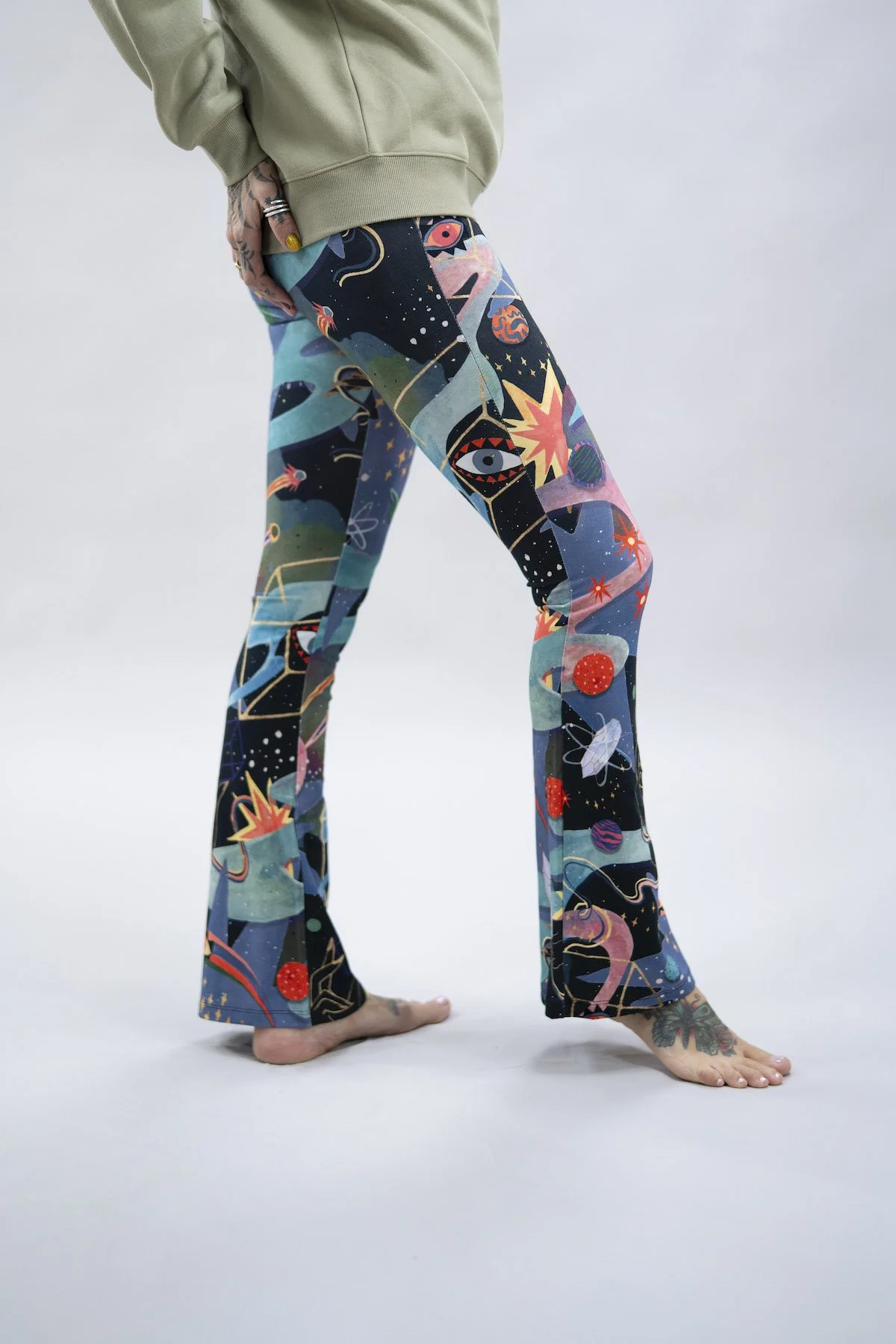 Pitaya_Cosmos Yoga Flare Pants_06373.JPG