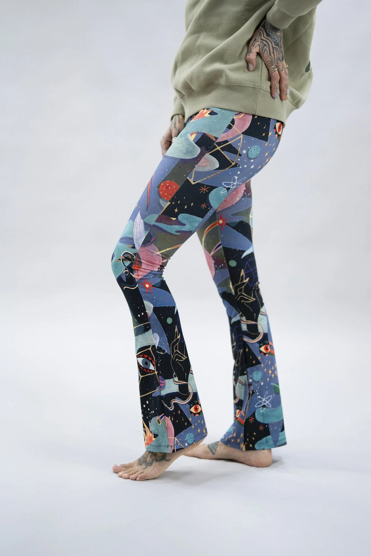 Pitaya_Cosmos Yoga Flare Pants_06375.JPG